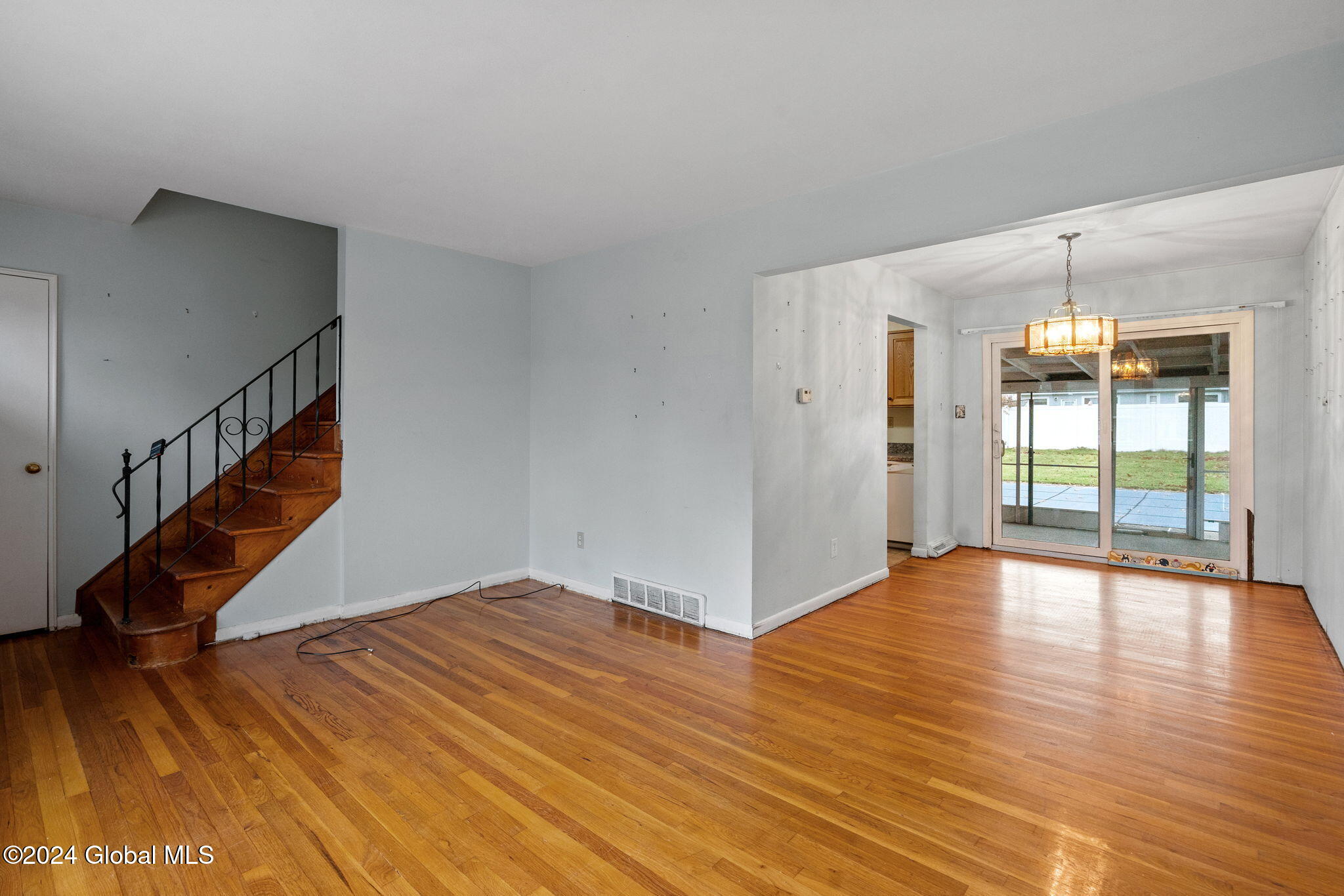 41 Perry Avenue