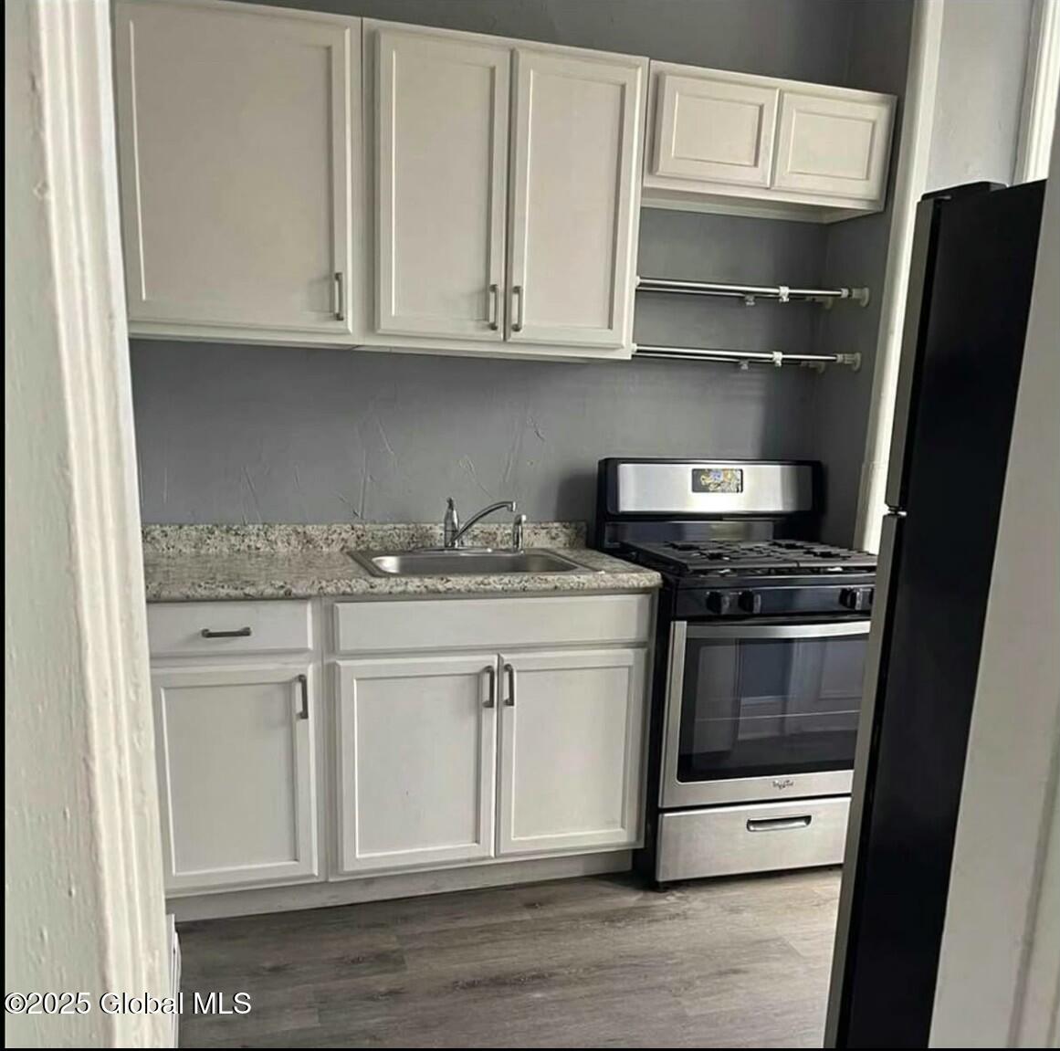 1023 Barrett Street, 2F