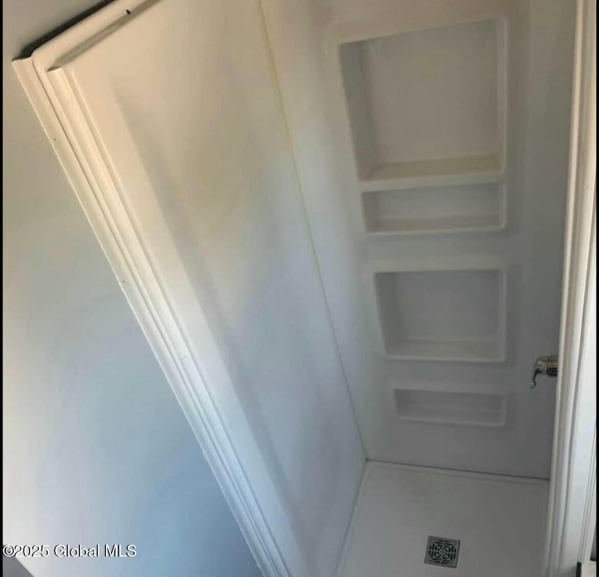 1023 Barrett Street, 2F