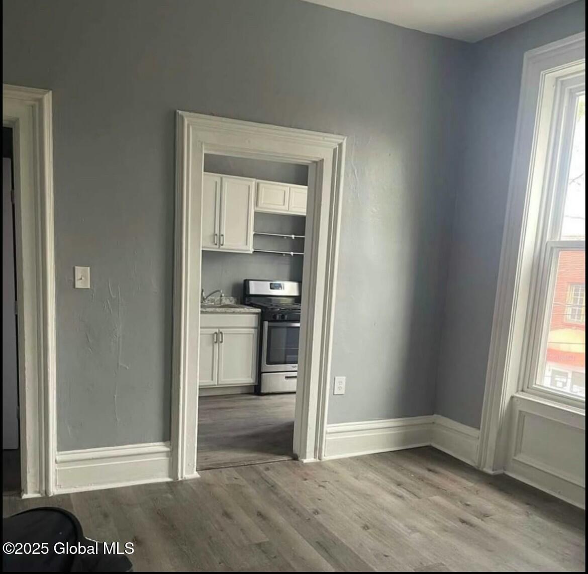 1023 Barrett Street, 2F