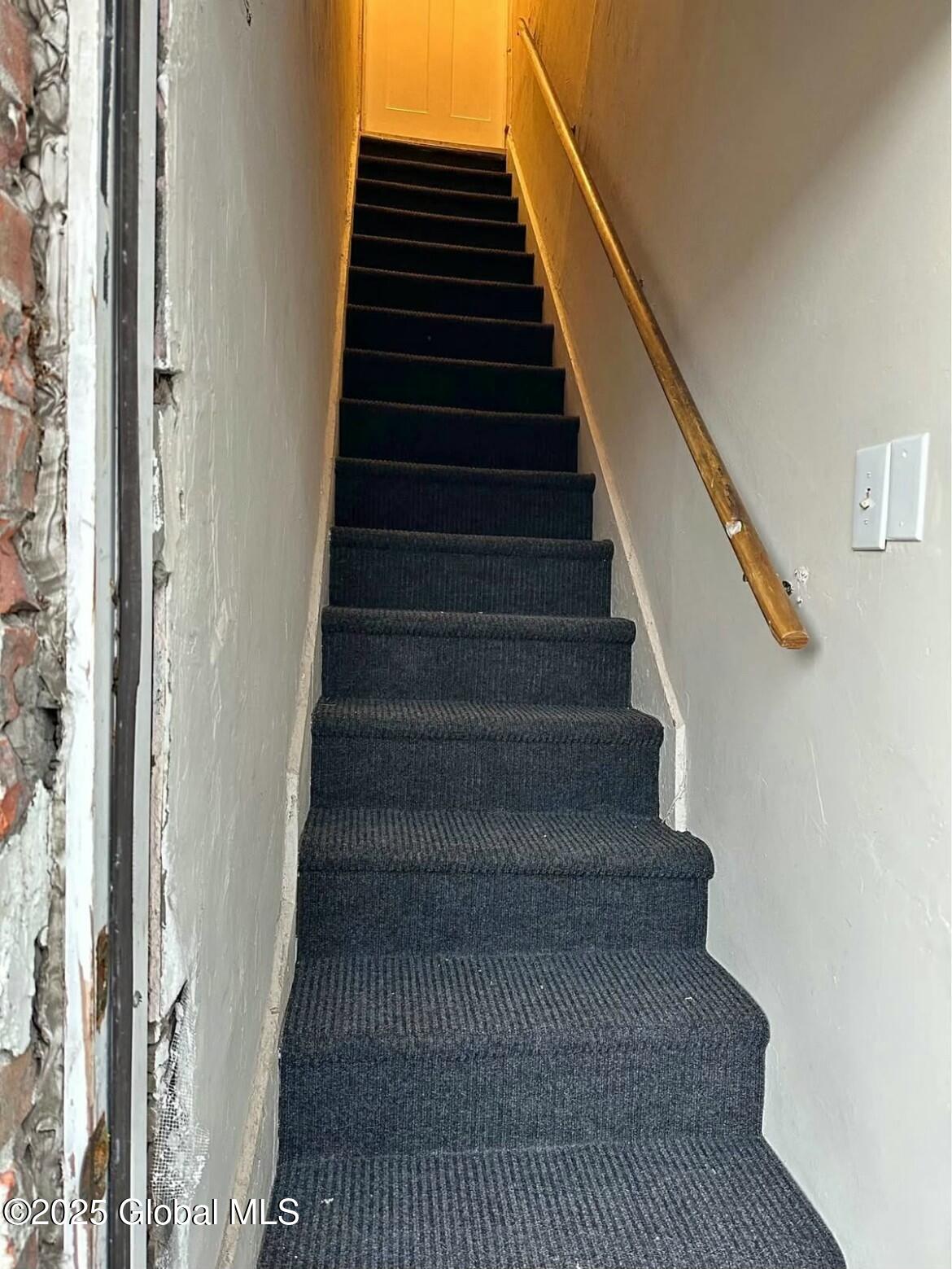 1023 Barrett Street, 2R