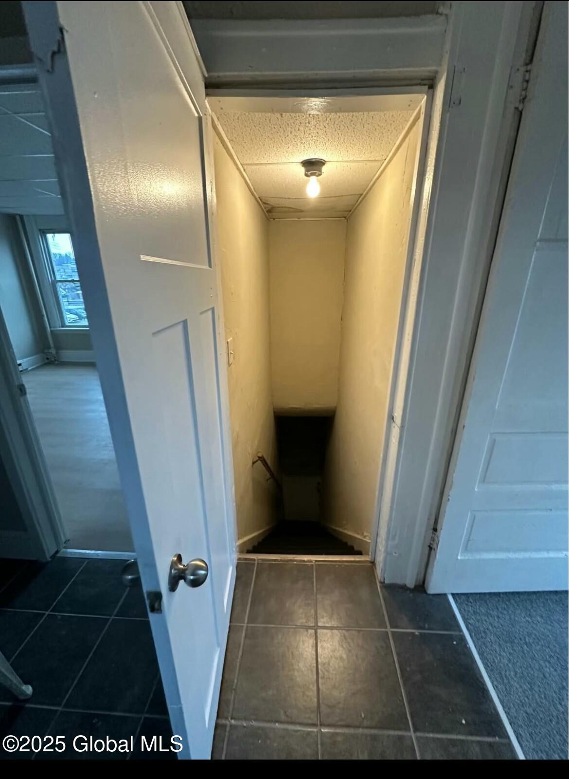 1023 Barrett Street, 2R