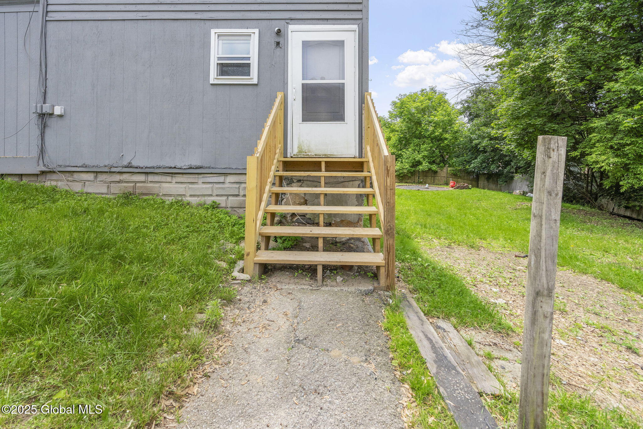16 Steele Avenue