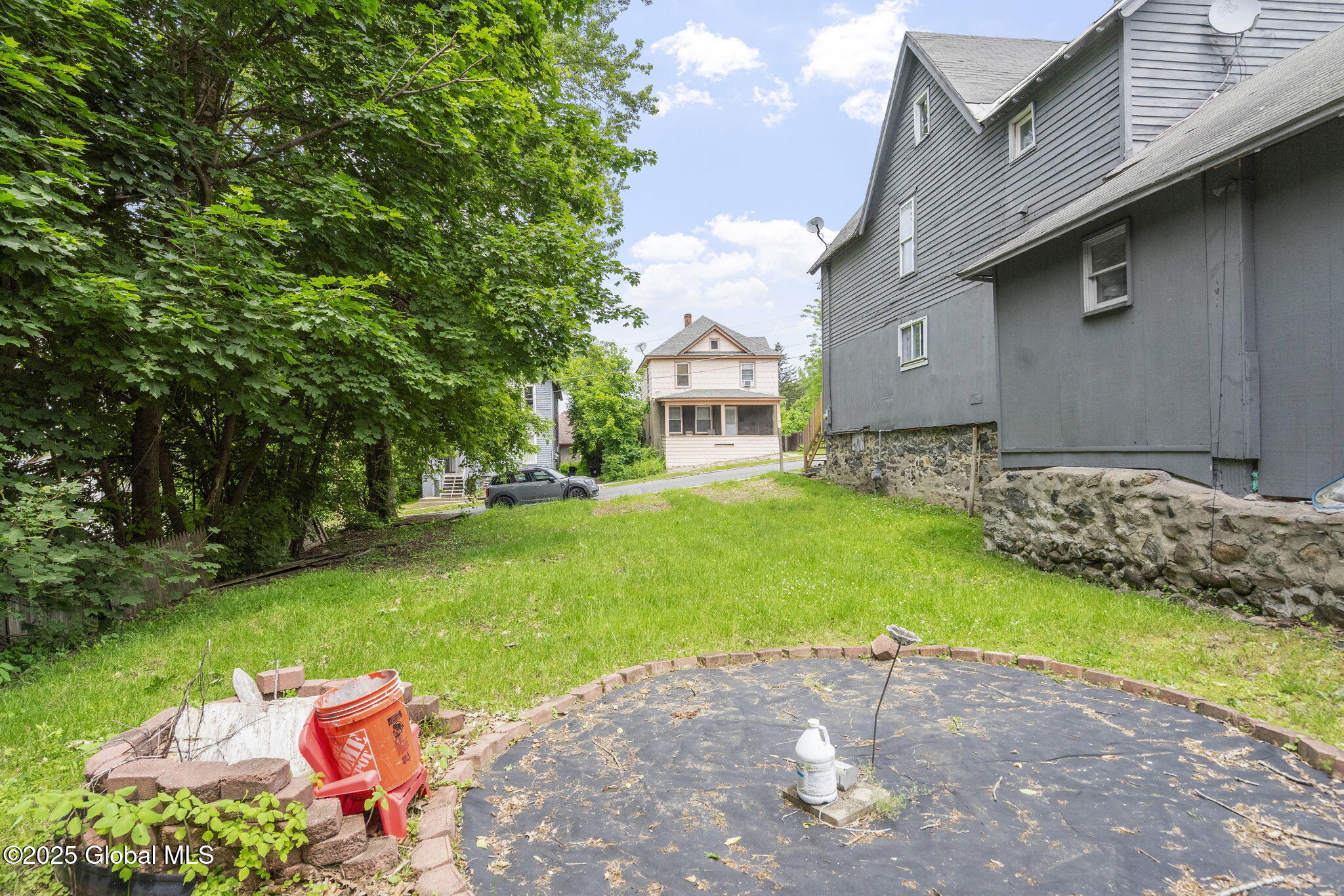 16 Steele Avenue