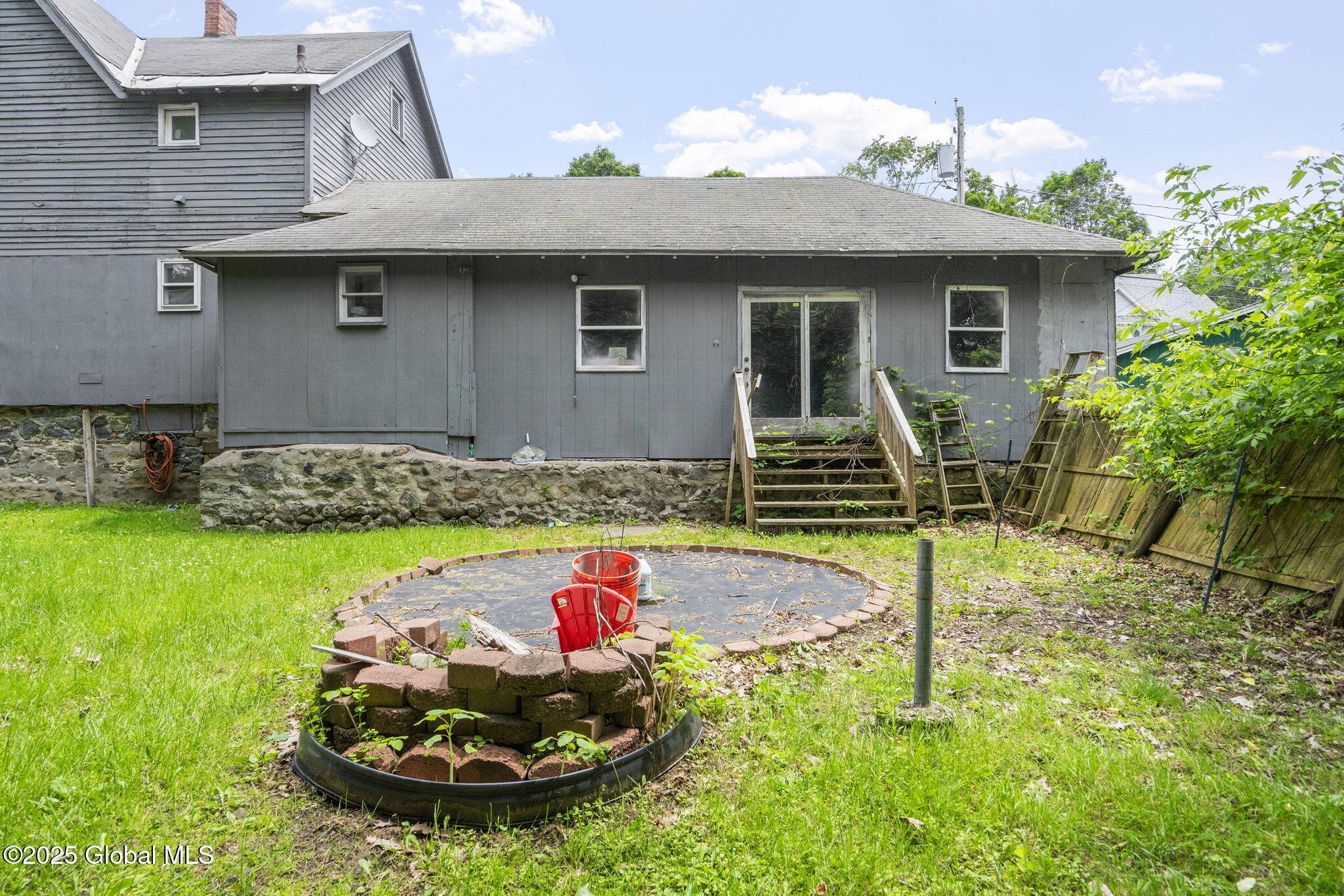 16 Steele Avenue