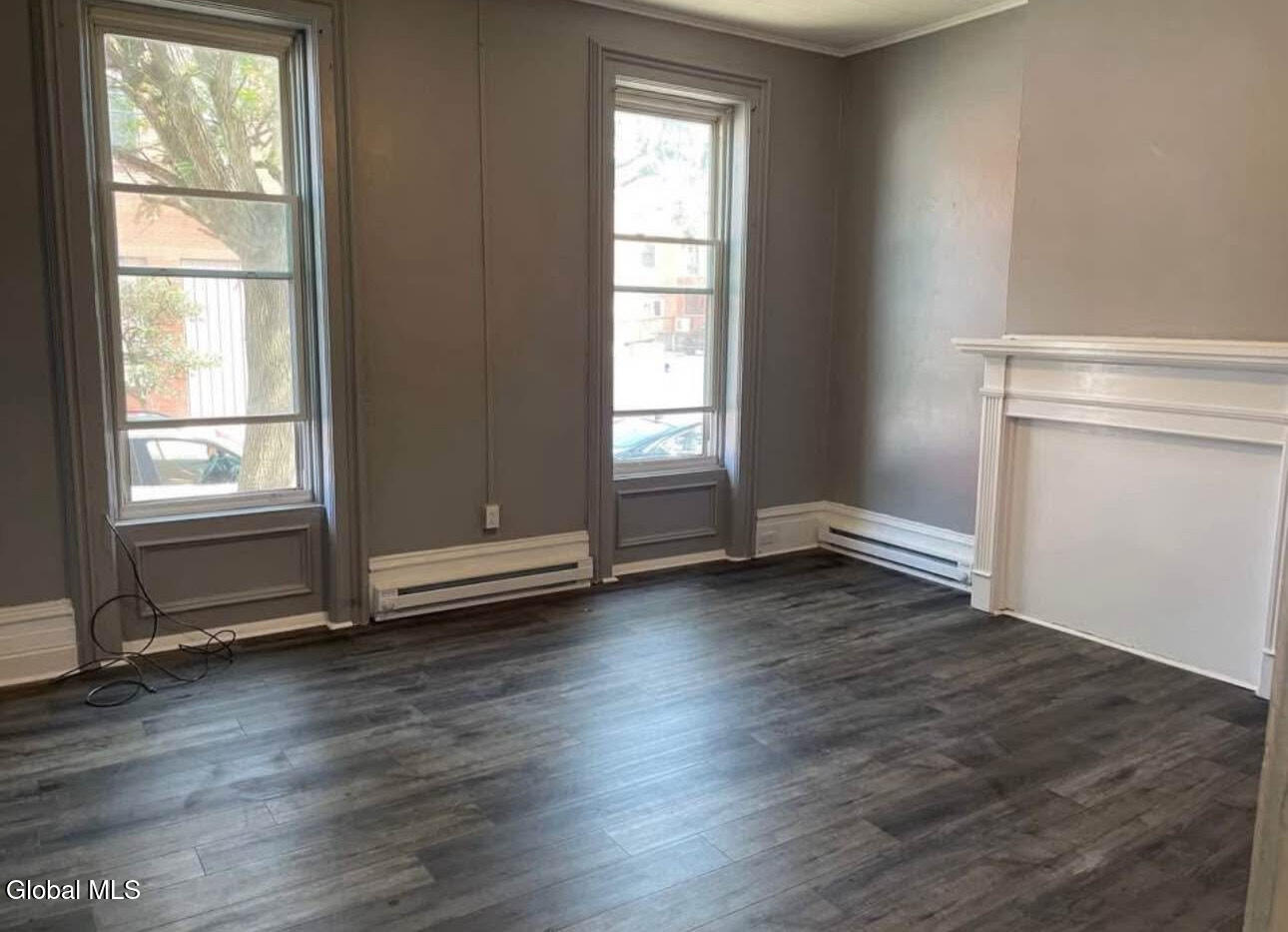 1023 Barrett Street, 1F