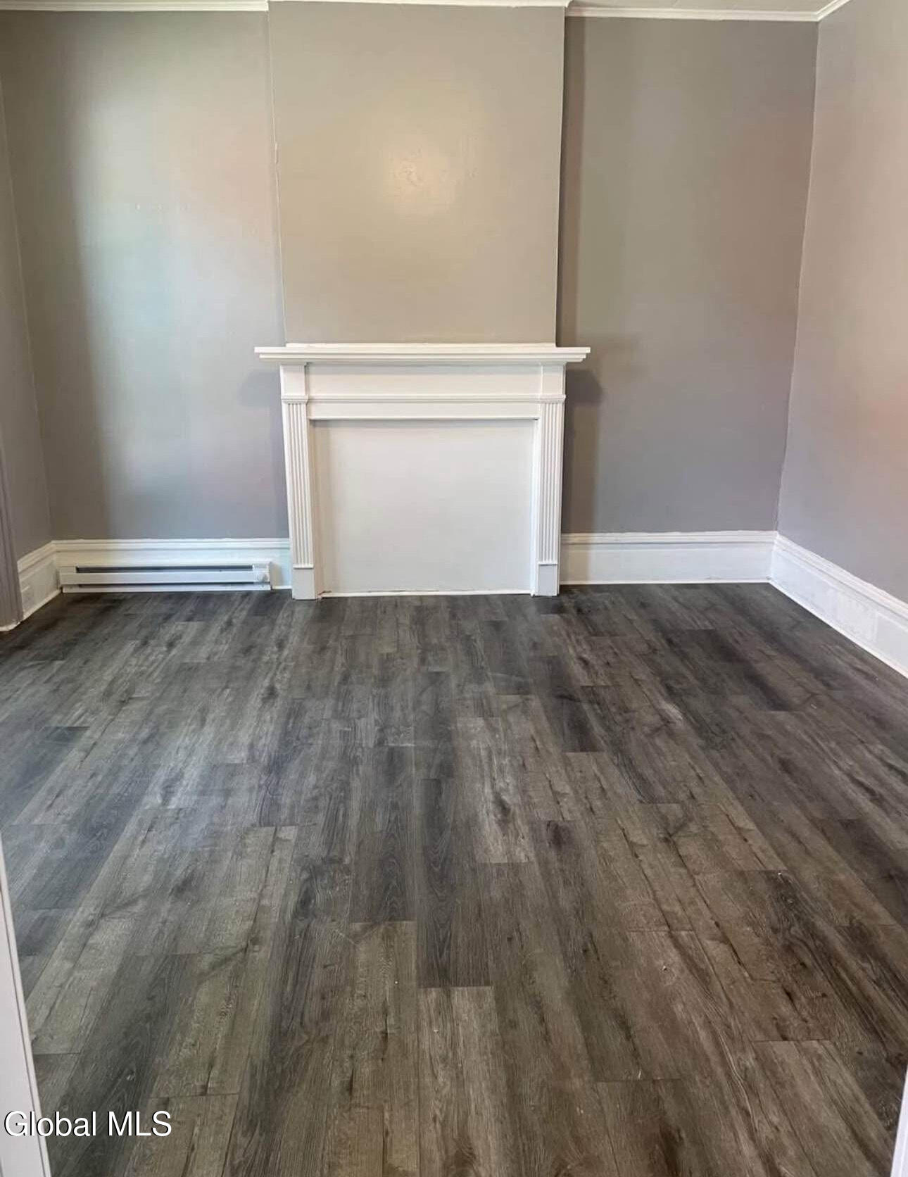 1023 Barrett Street, 1F