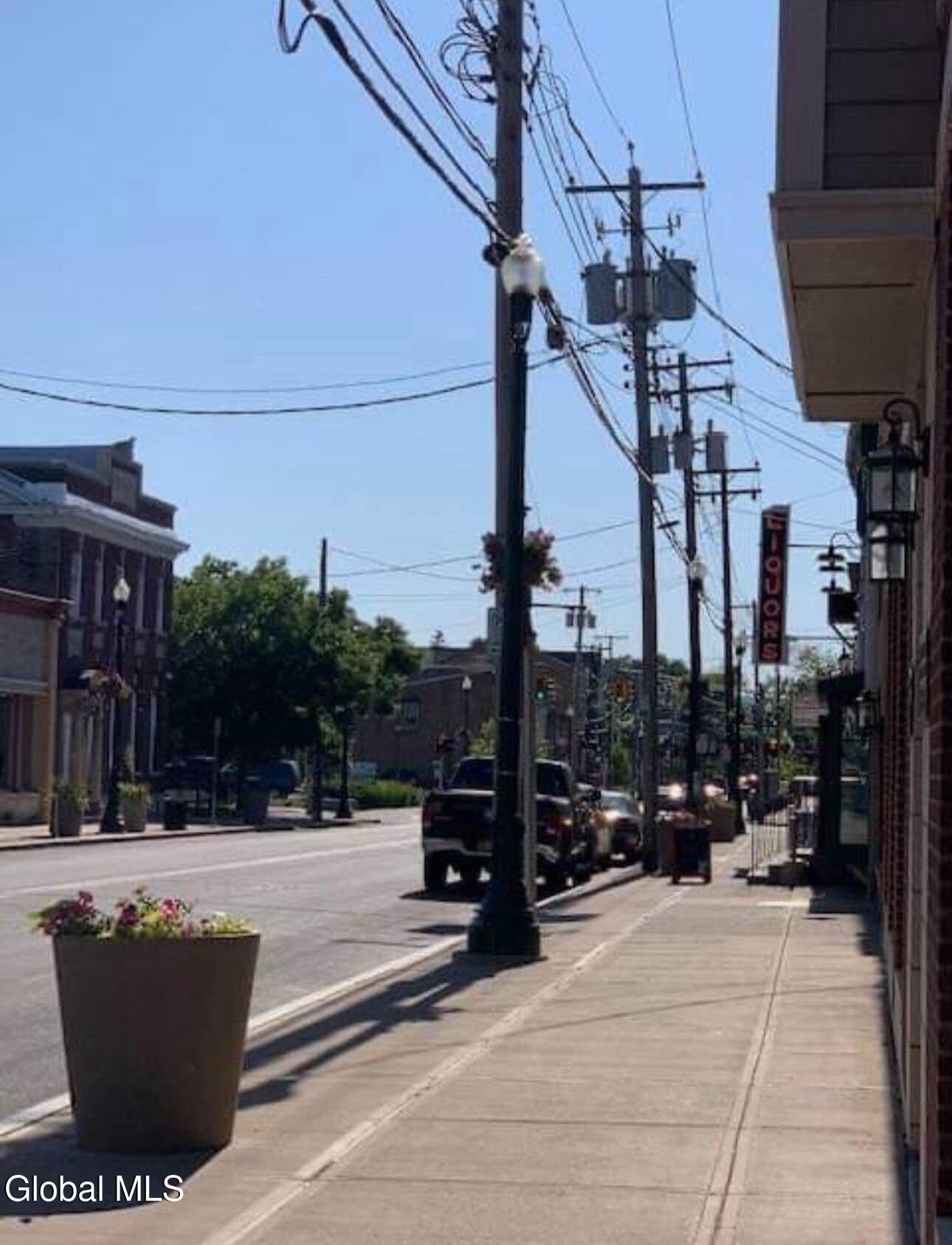 1023 Barrett Street, 1F