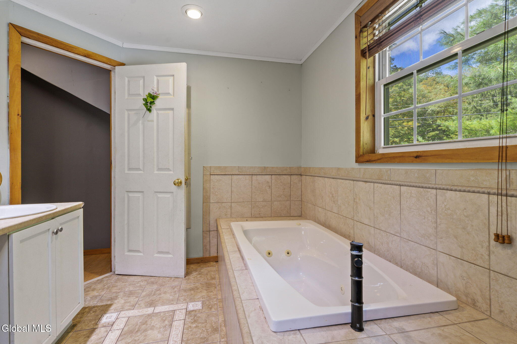 28 Sutton Hollow Road