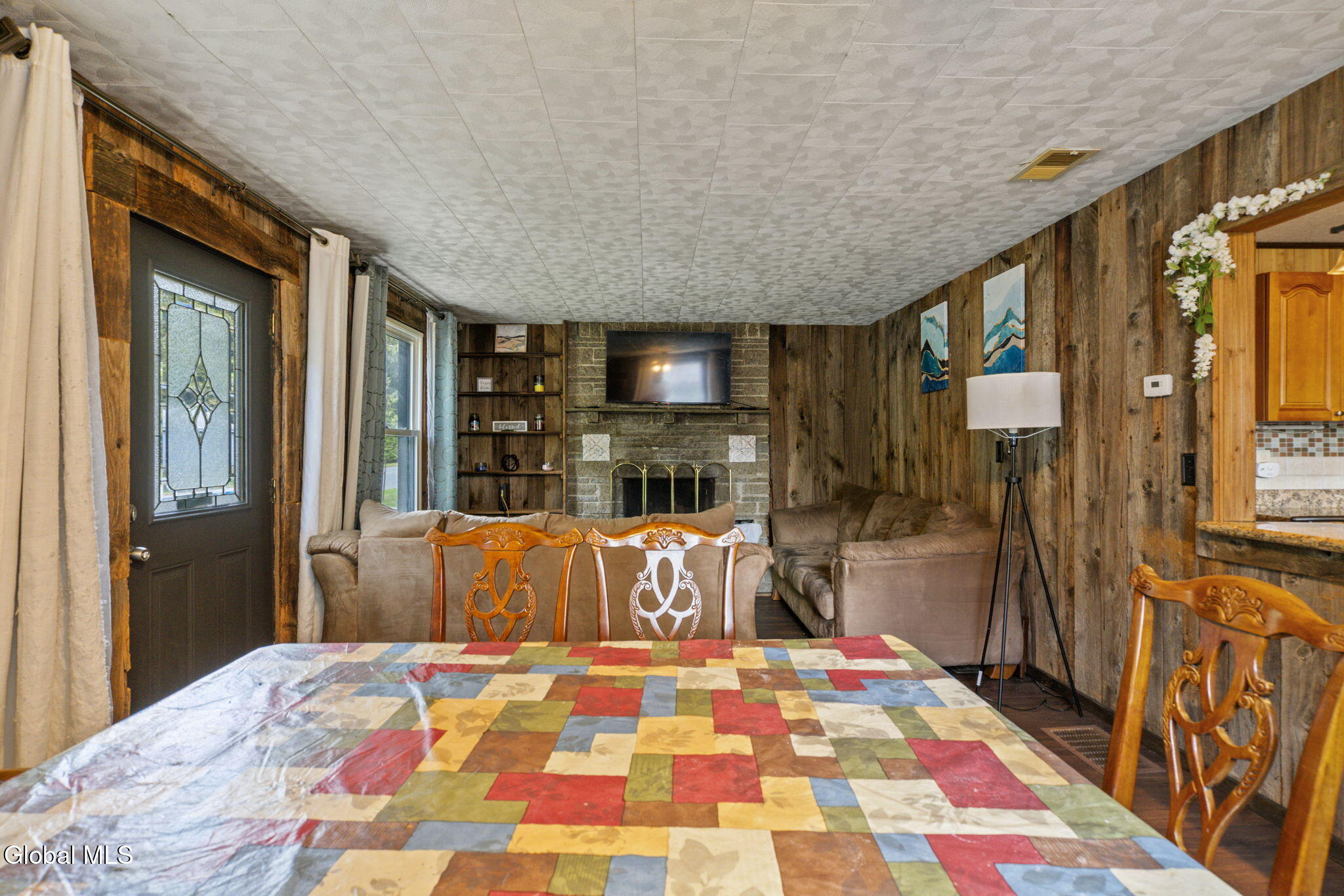 28 Sutton Hollow Road