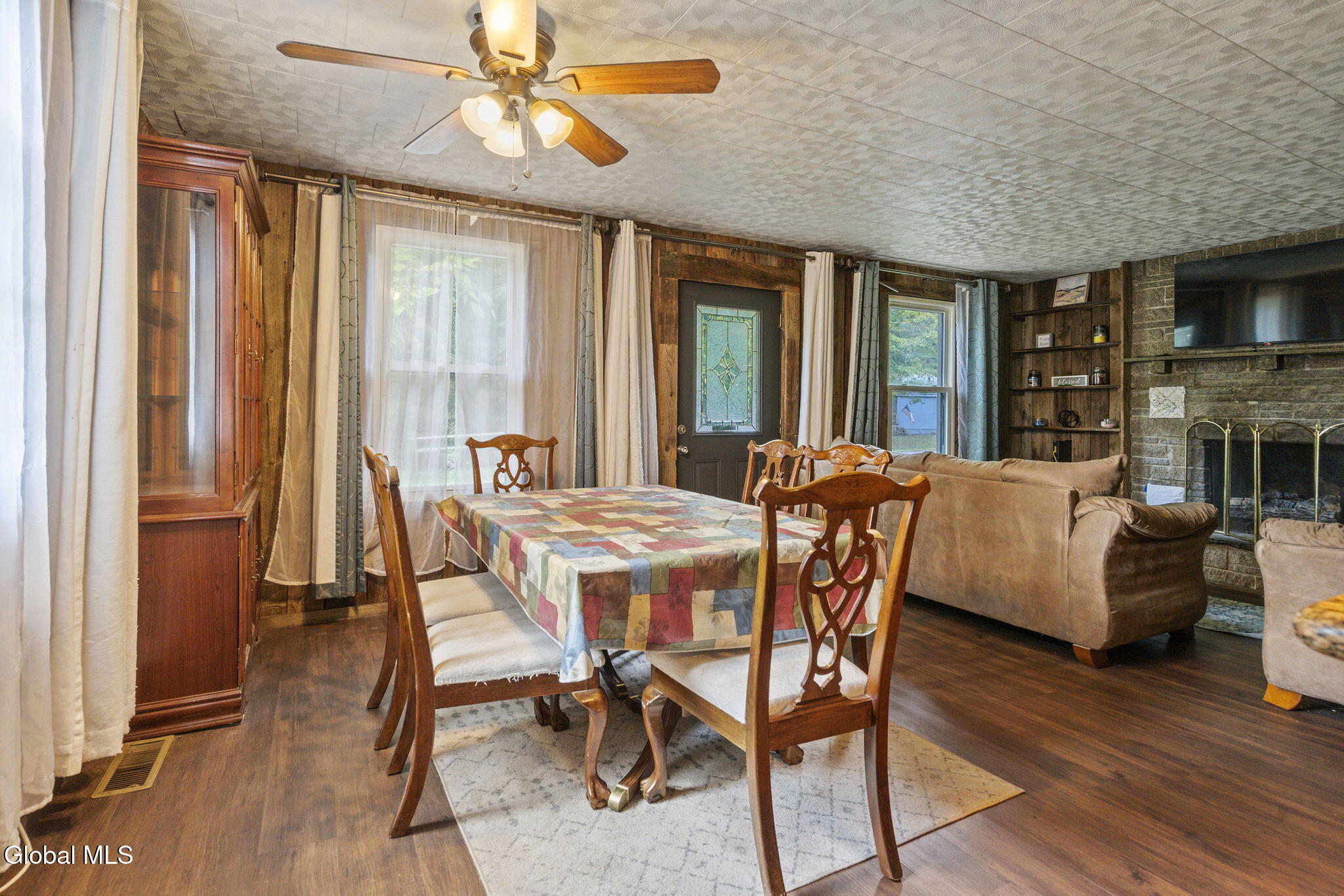 28 Sutton Hollow Road