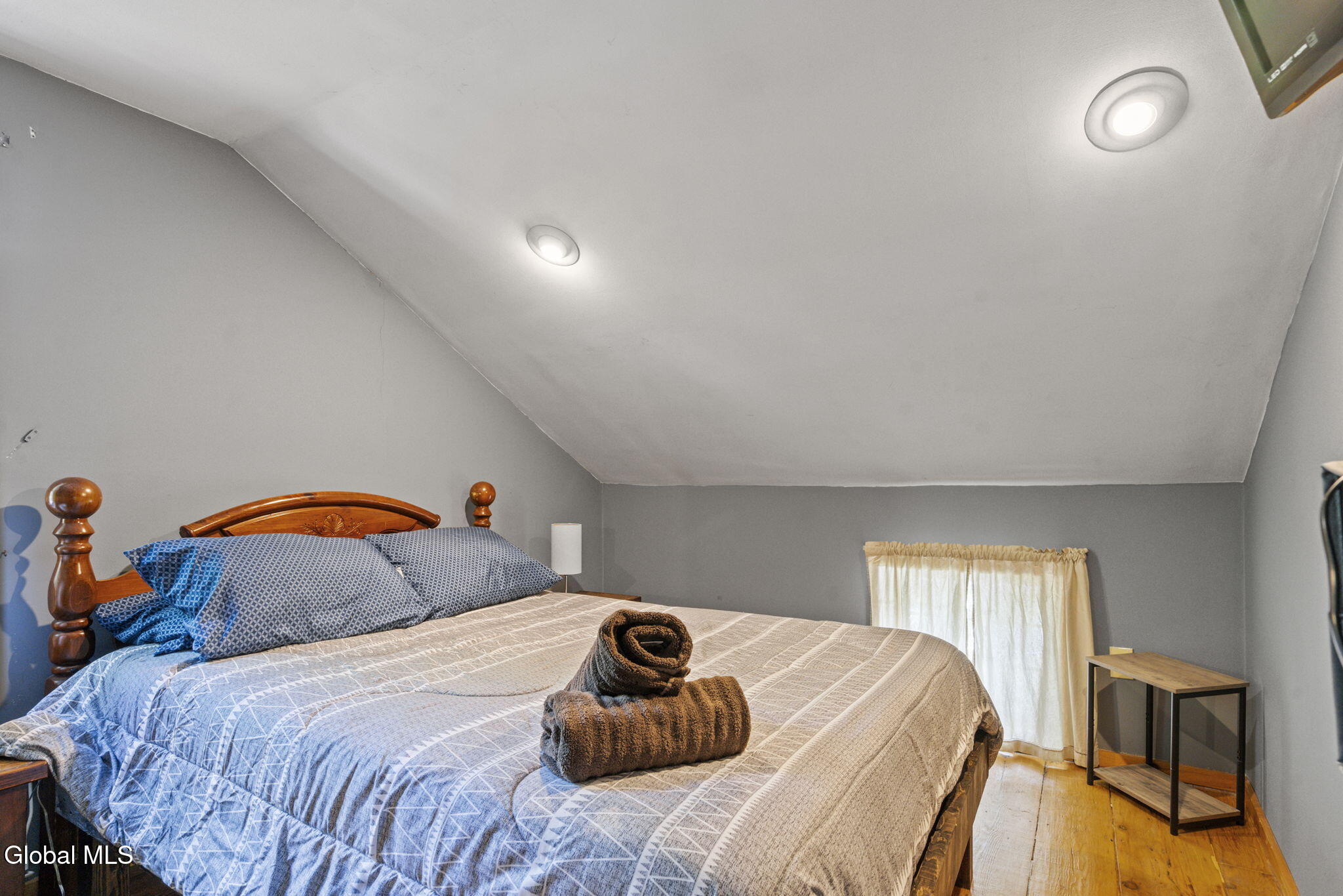28 Sutton Hollow Road