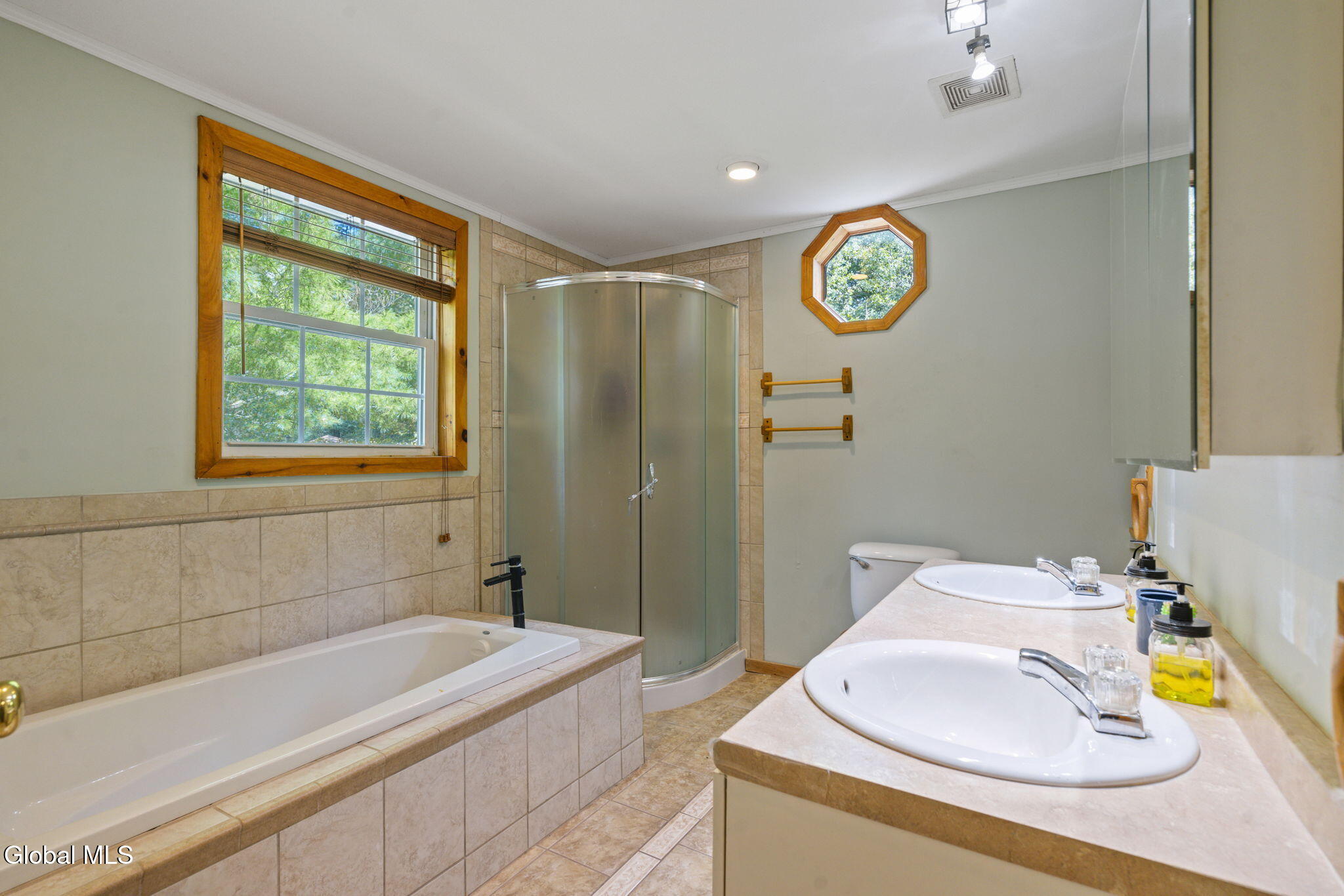 28 Sutton Hollow Road