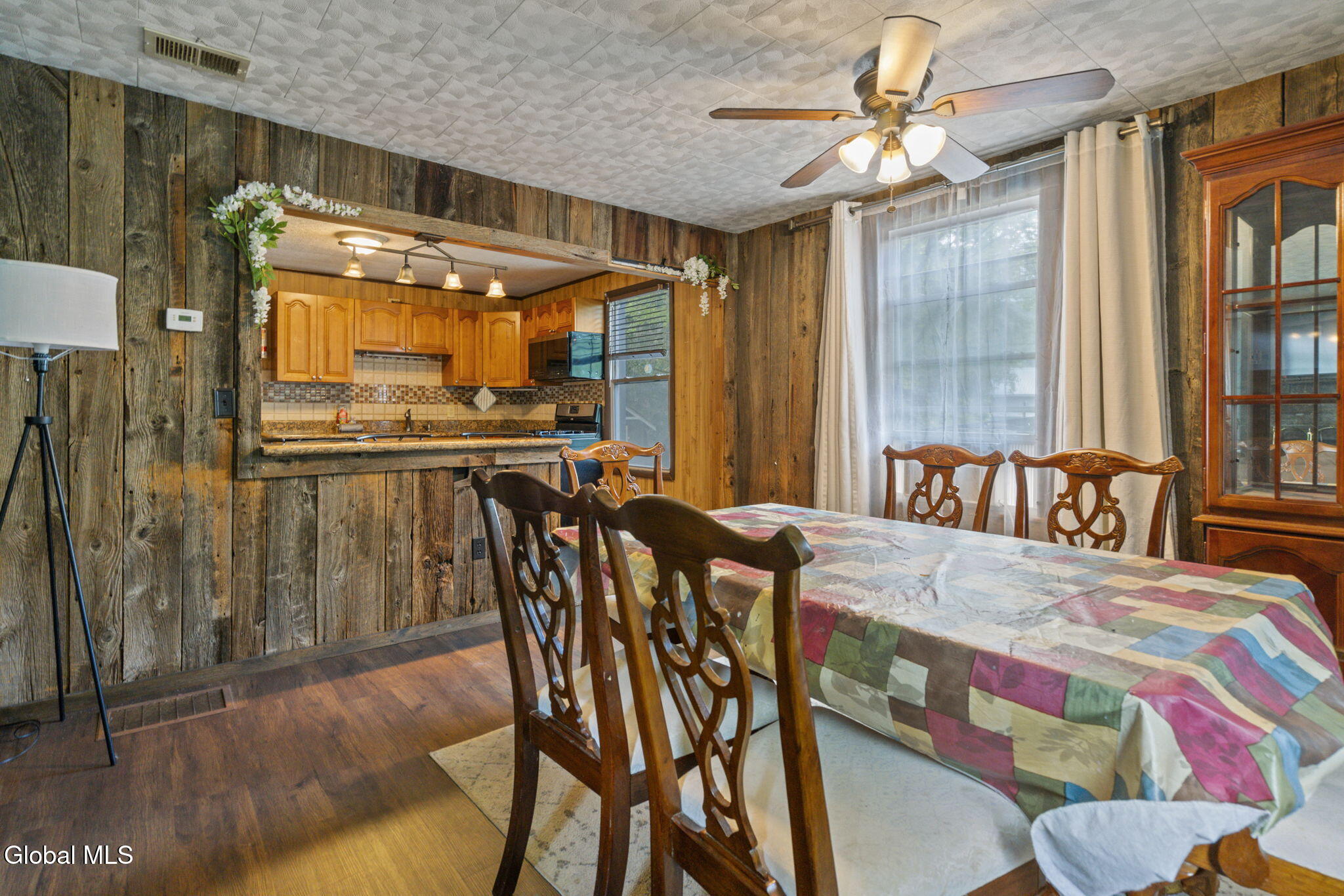 28 Sutton Hollow Road