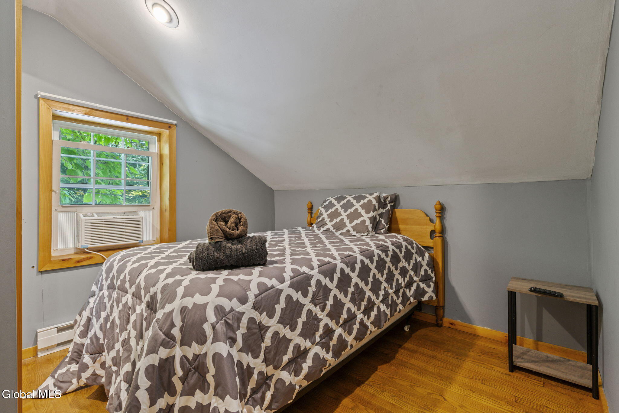 28 Sutton Hollow Road