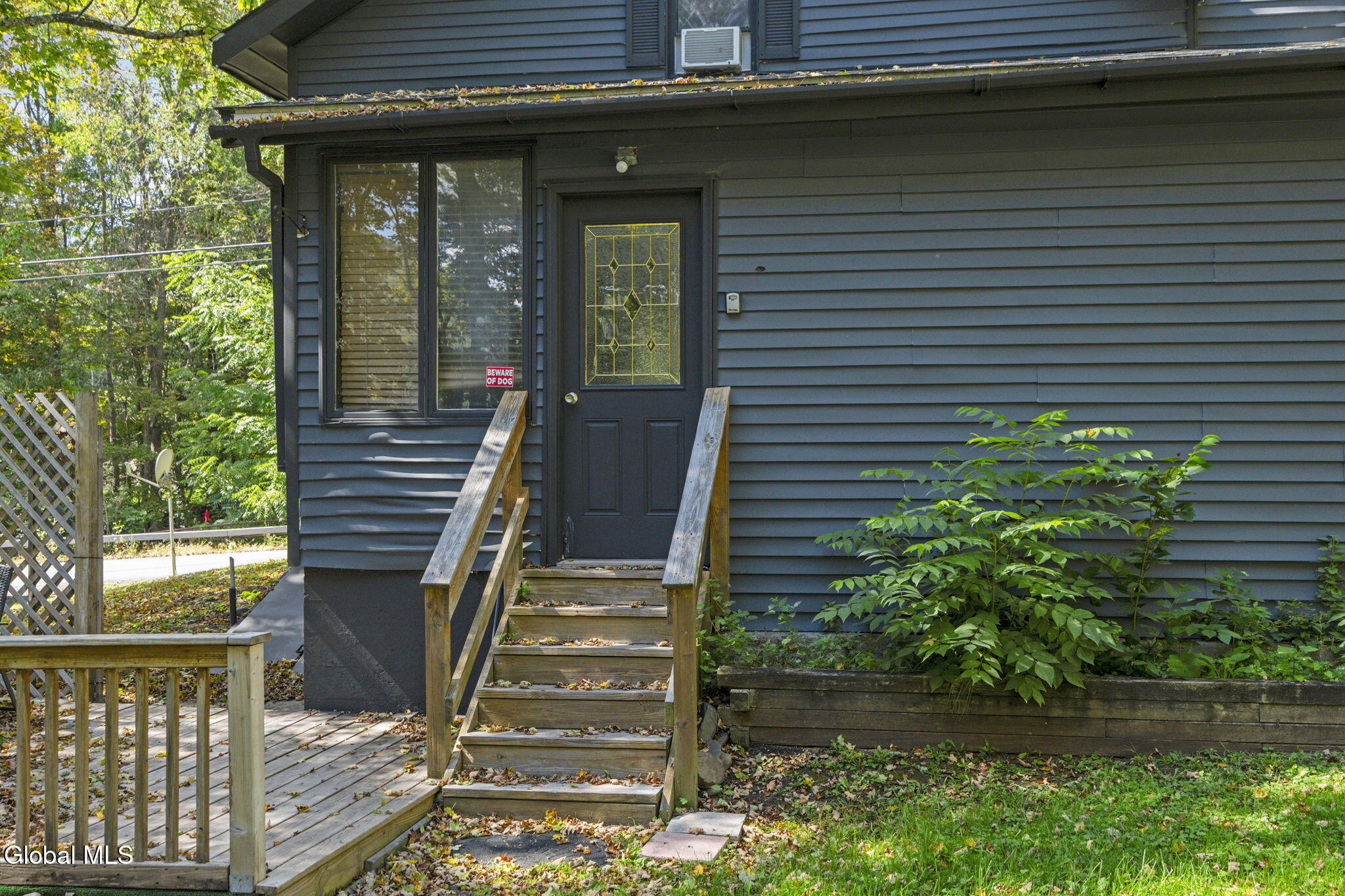 28 Sutton Hollow Road