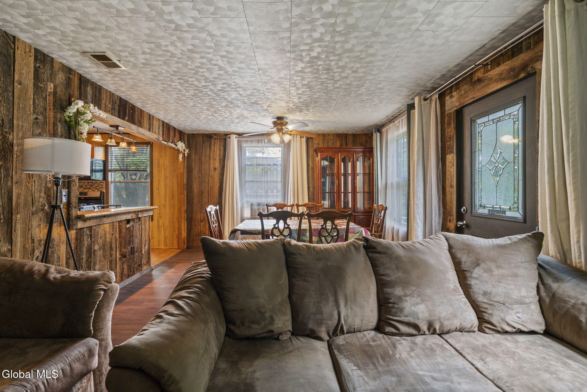 28 Sutton Hollow Road