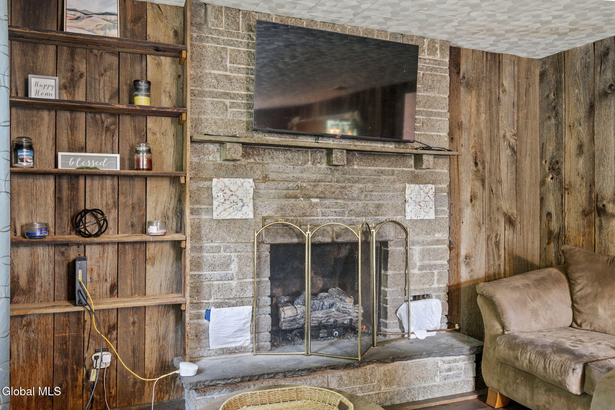 28 Sutton Hollow Road