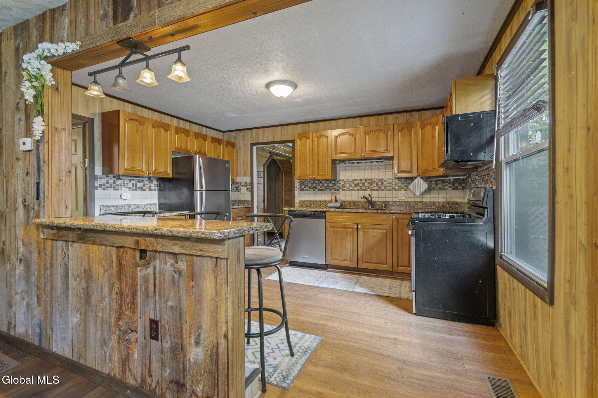 28 Sutton Hollow Road
