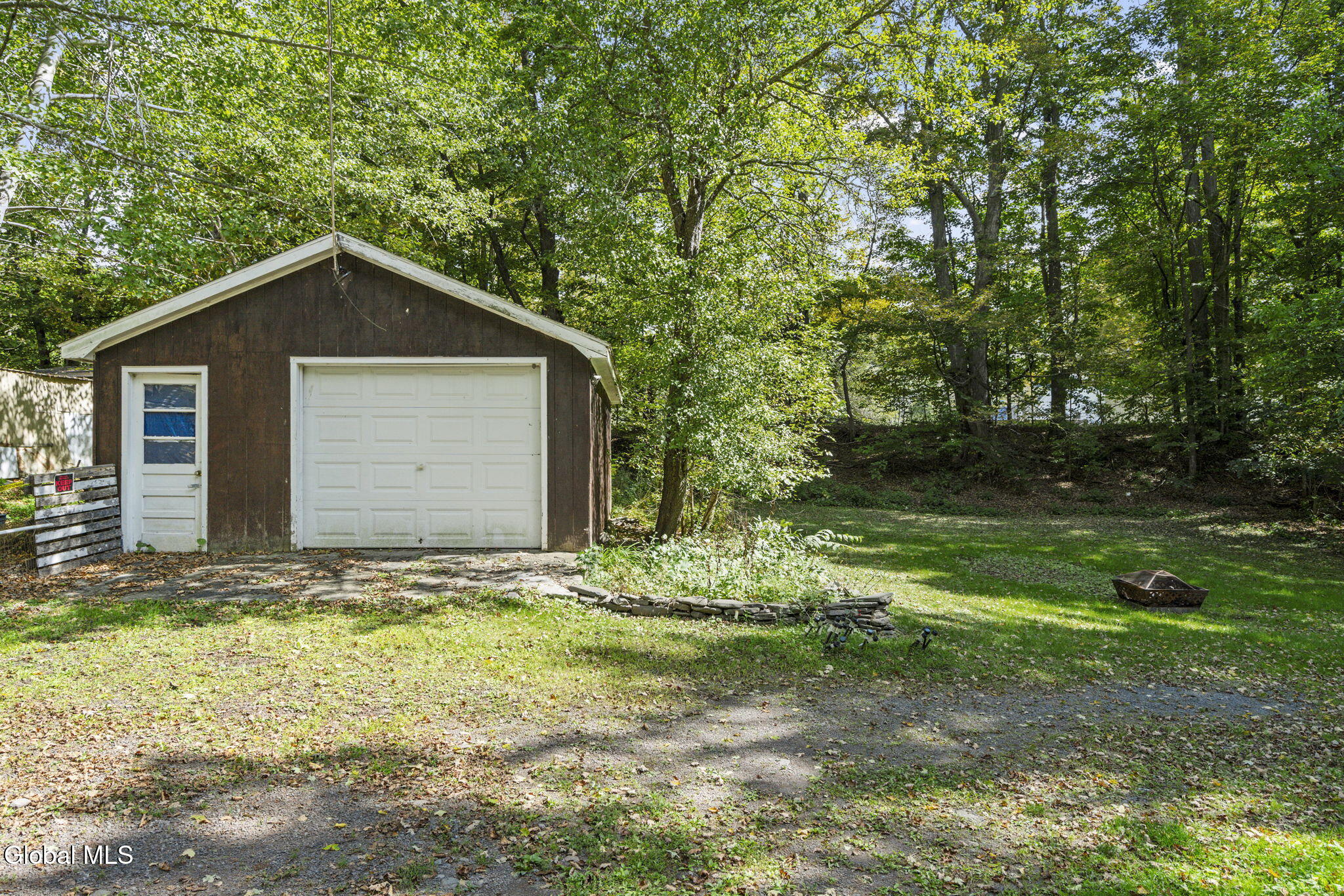 28 Sutton Hollow Road