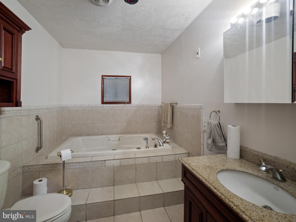 372 Sansbury Rd