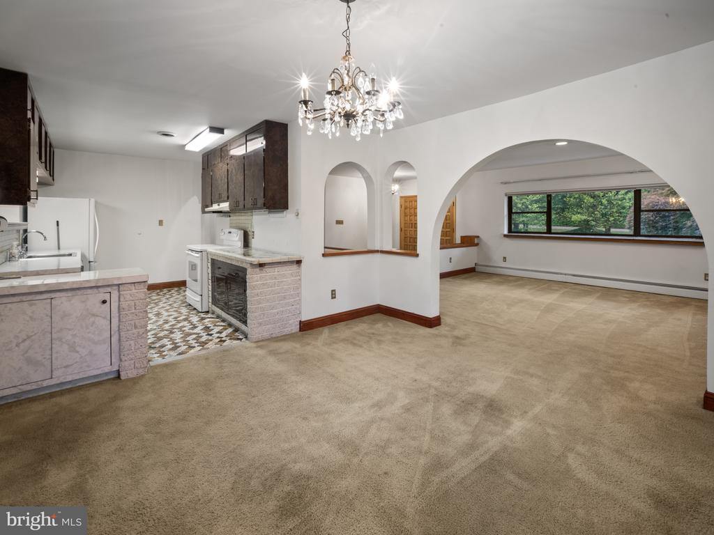 372 Sansbury Rd