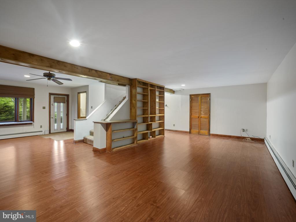 372 Sansbury Rd