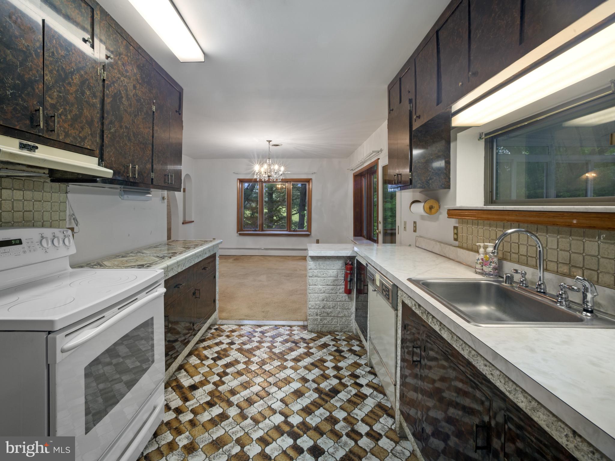 372 Sansbury Rd