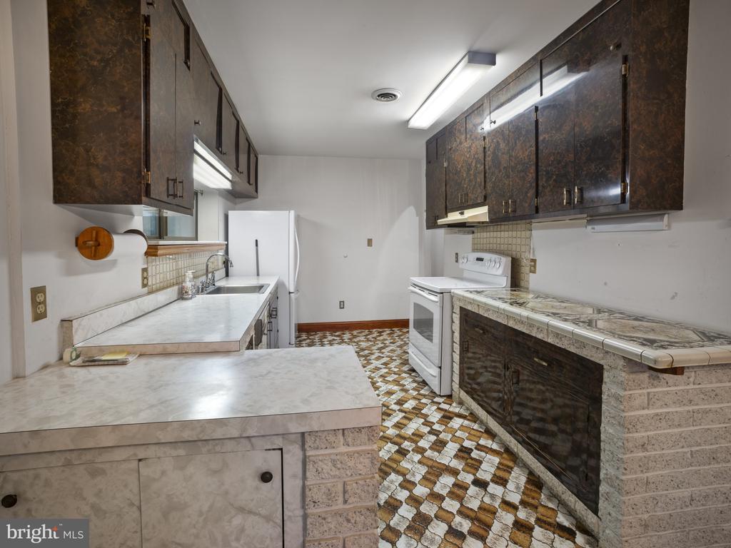 372 Sansbury Rd