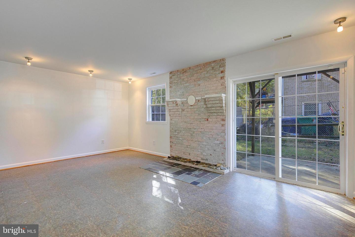 832 Calvert Towne Dr