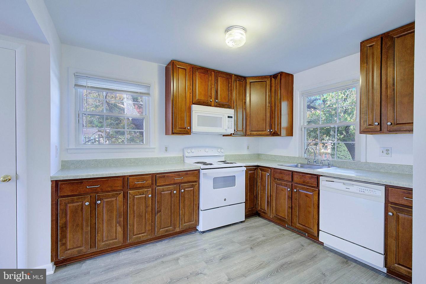 832 Calvert Towne Dr