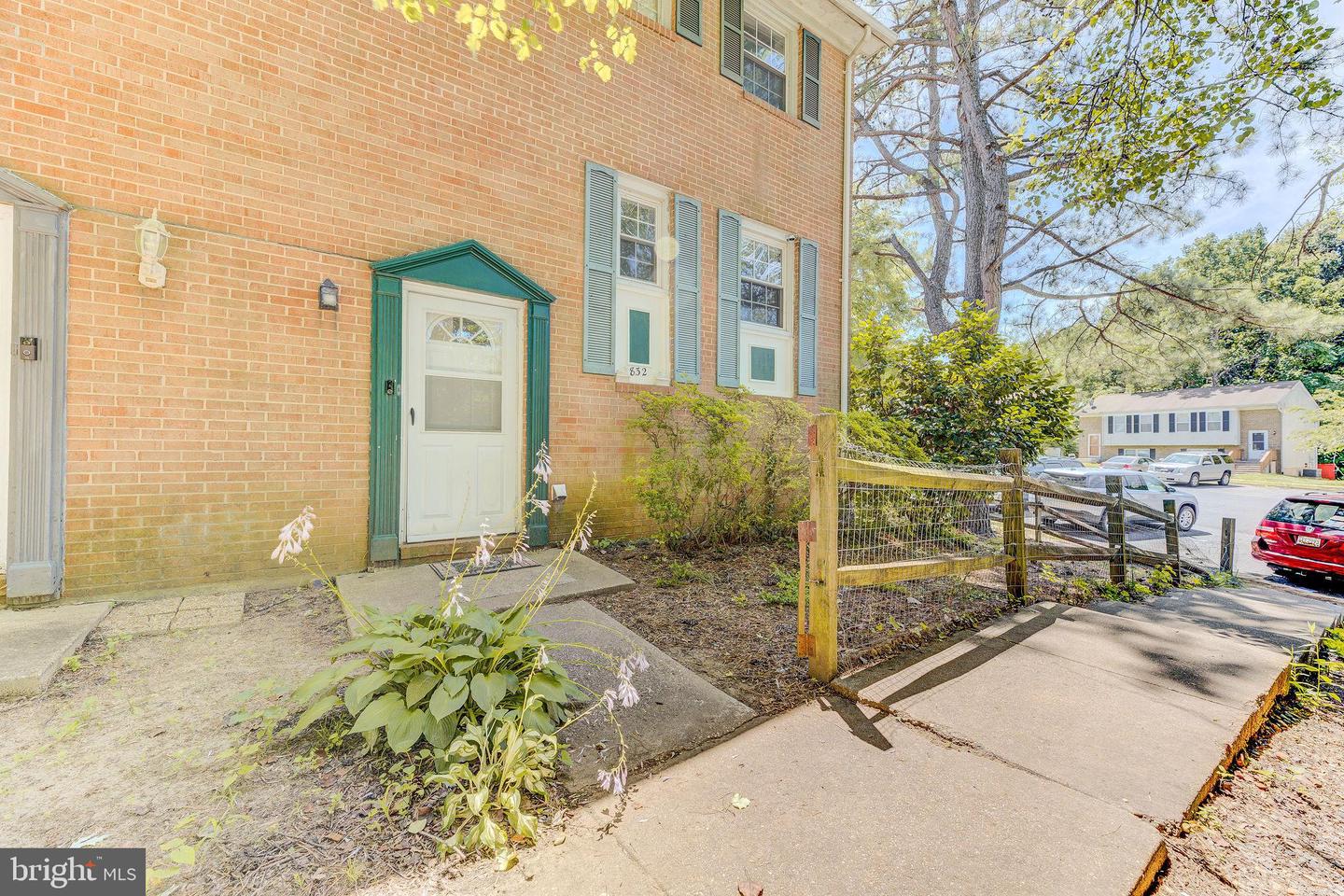832 Calvert Towne Dr