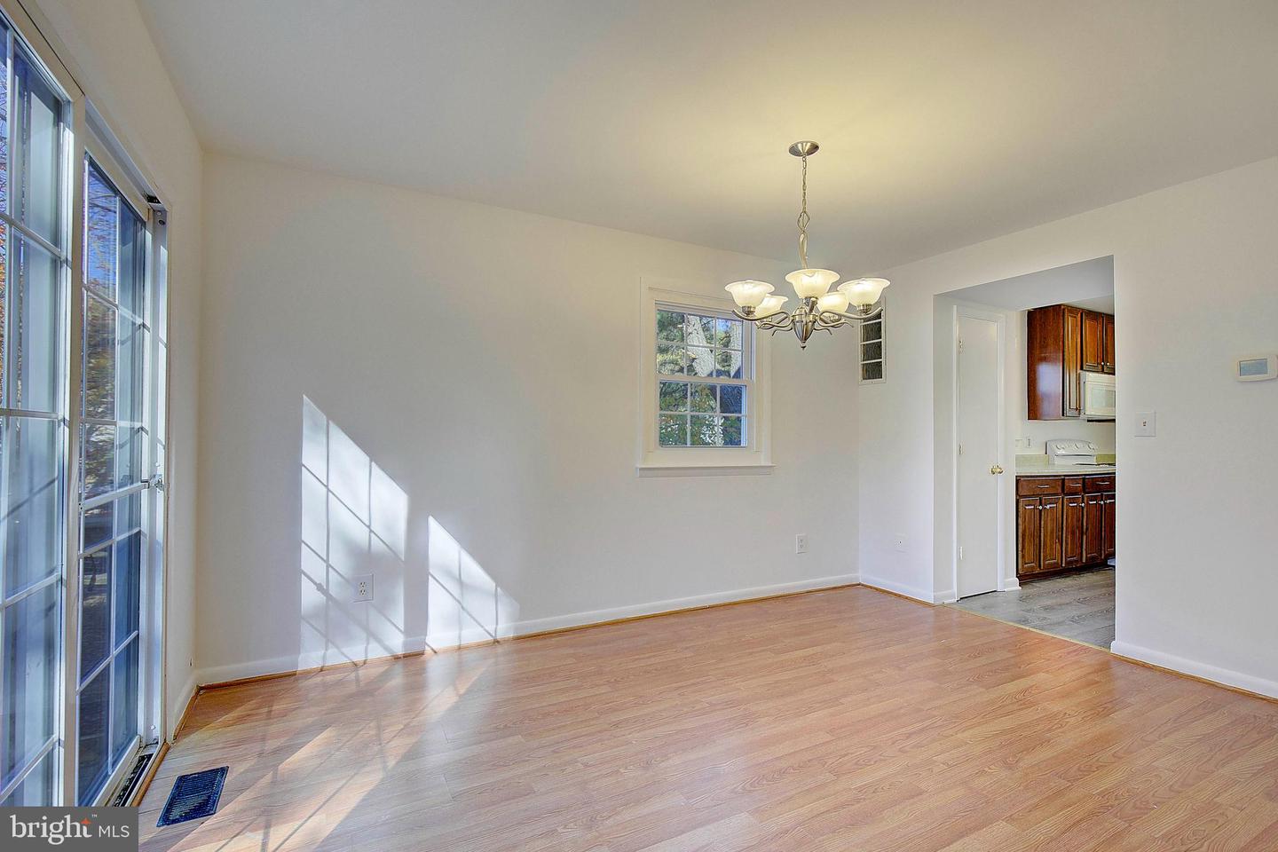 832 Calvert Towne Dr