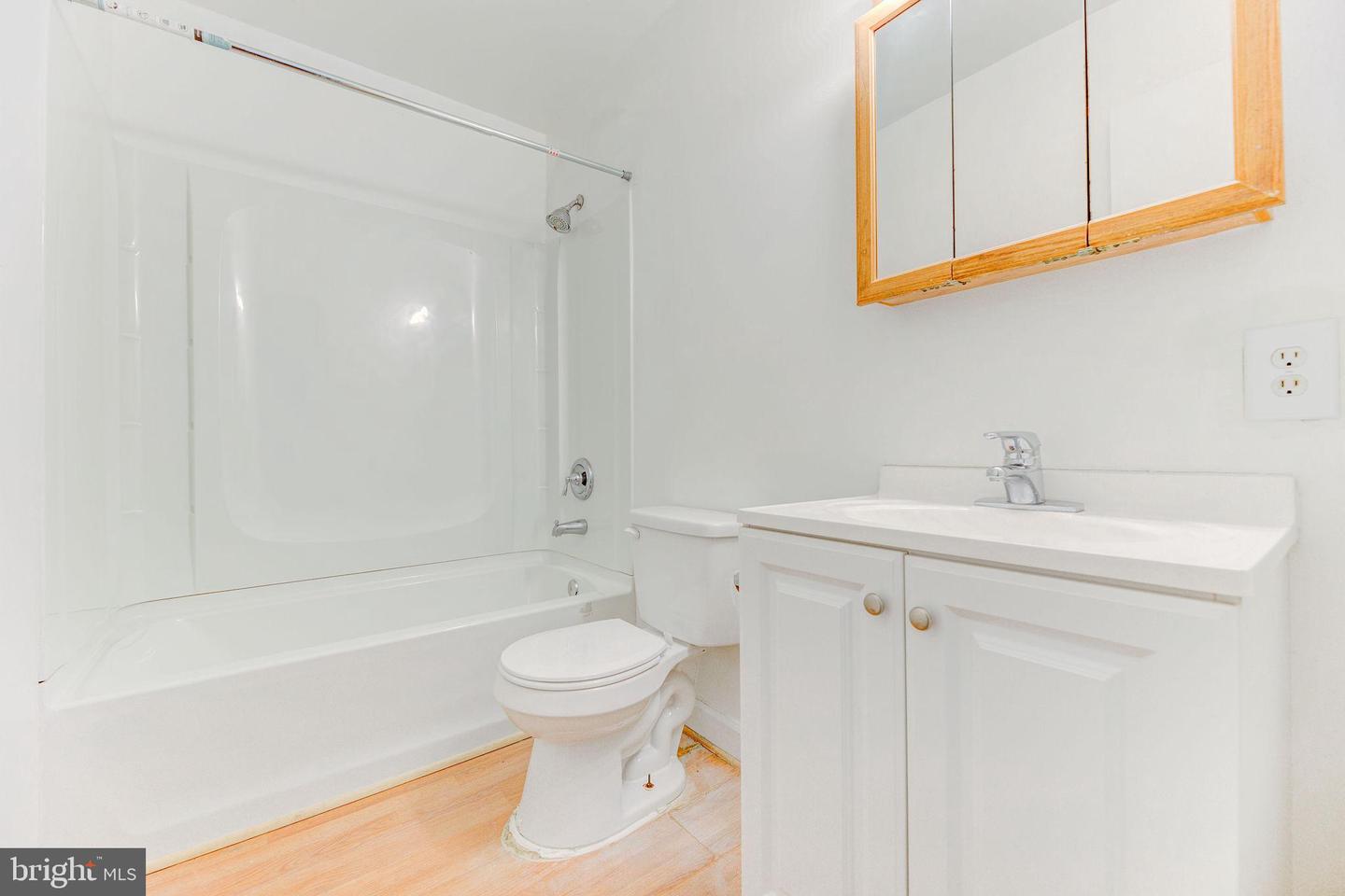 832 Calvert Towne Dr