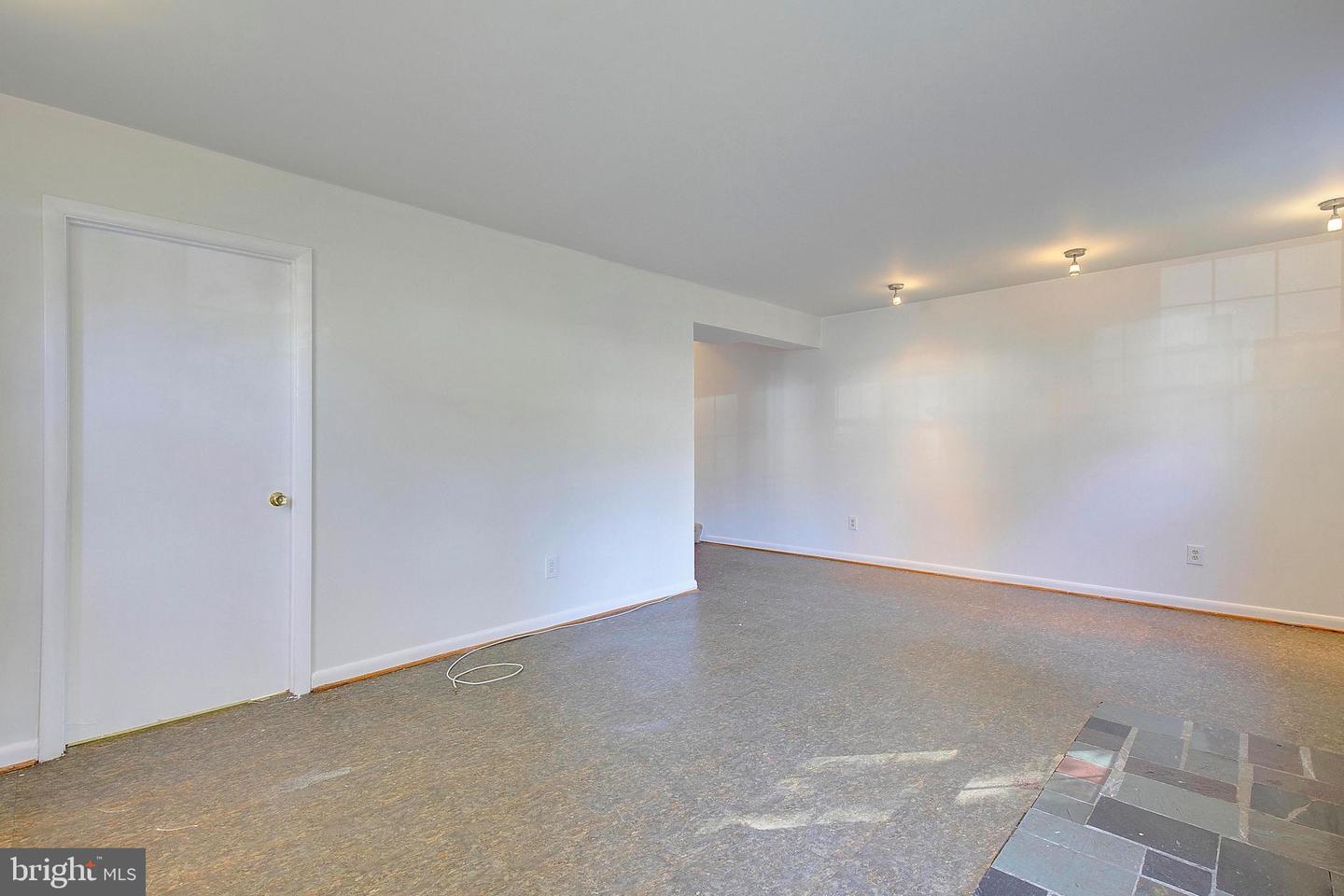 832 Calvert Towne Dr