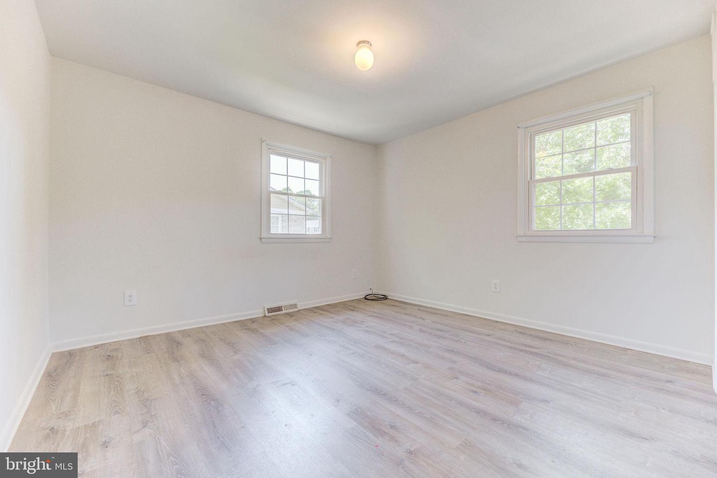 832 Calvert Towne Dr