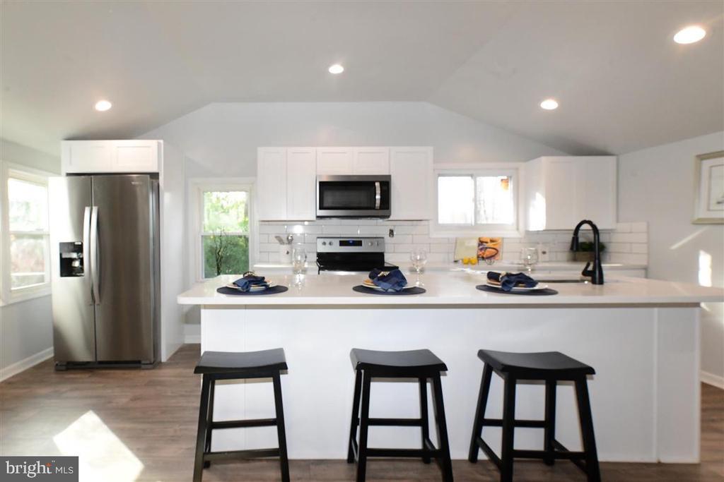 4120 Calvert Dr