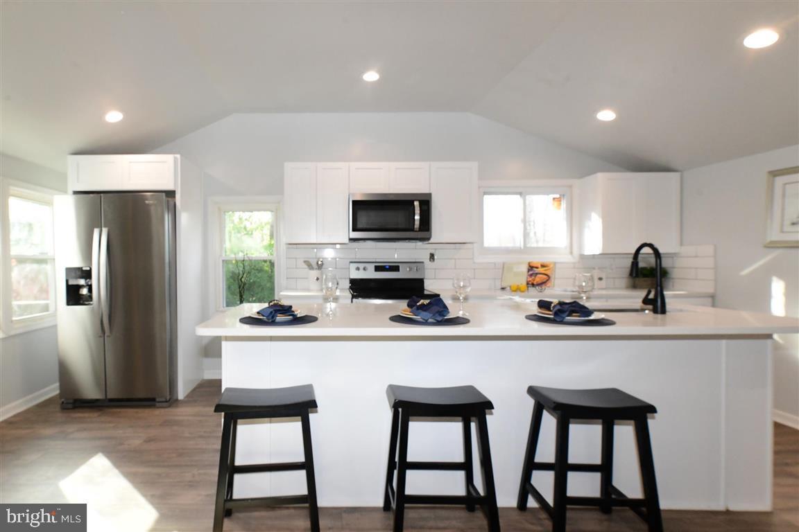 4120 Calvert Dr