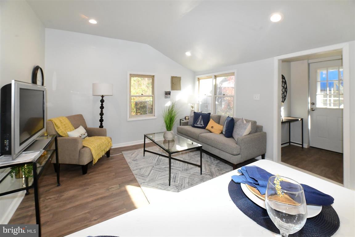 4120 Calvert Dr