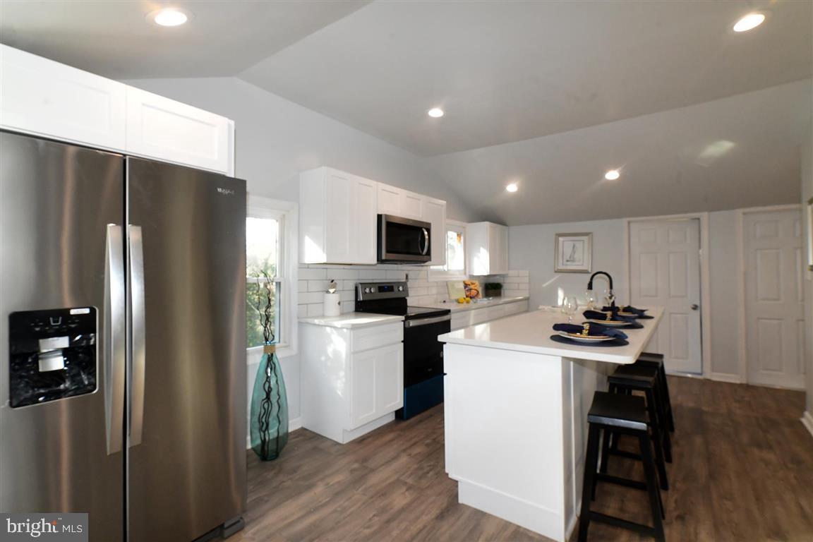 4120 Calvert Dr