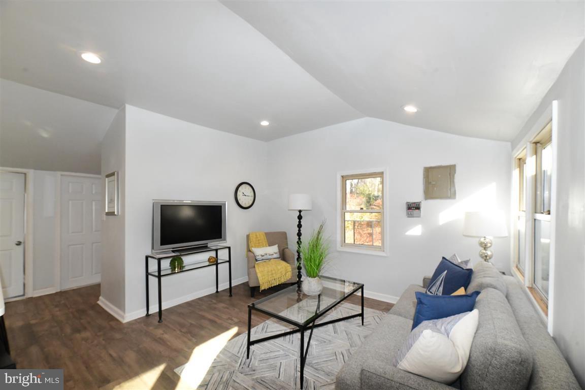 4120 Calvert Dr