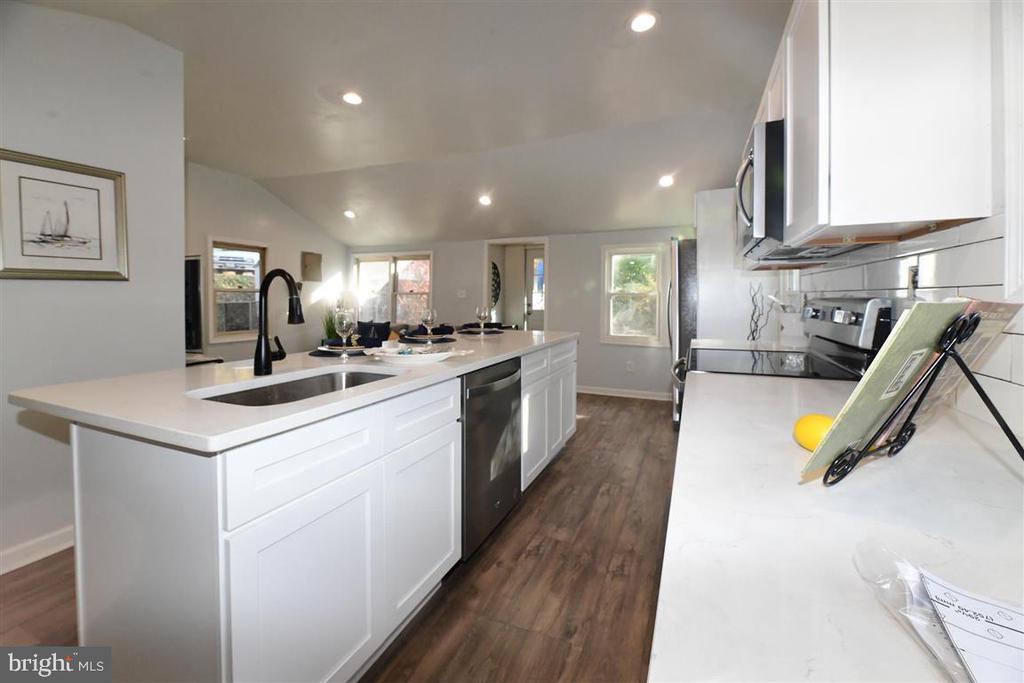 4120 Calvert Dr