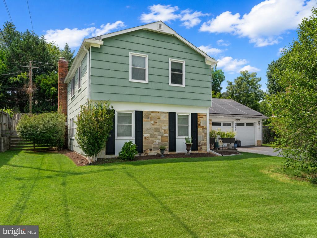 1226 PORT ECHO LANE