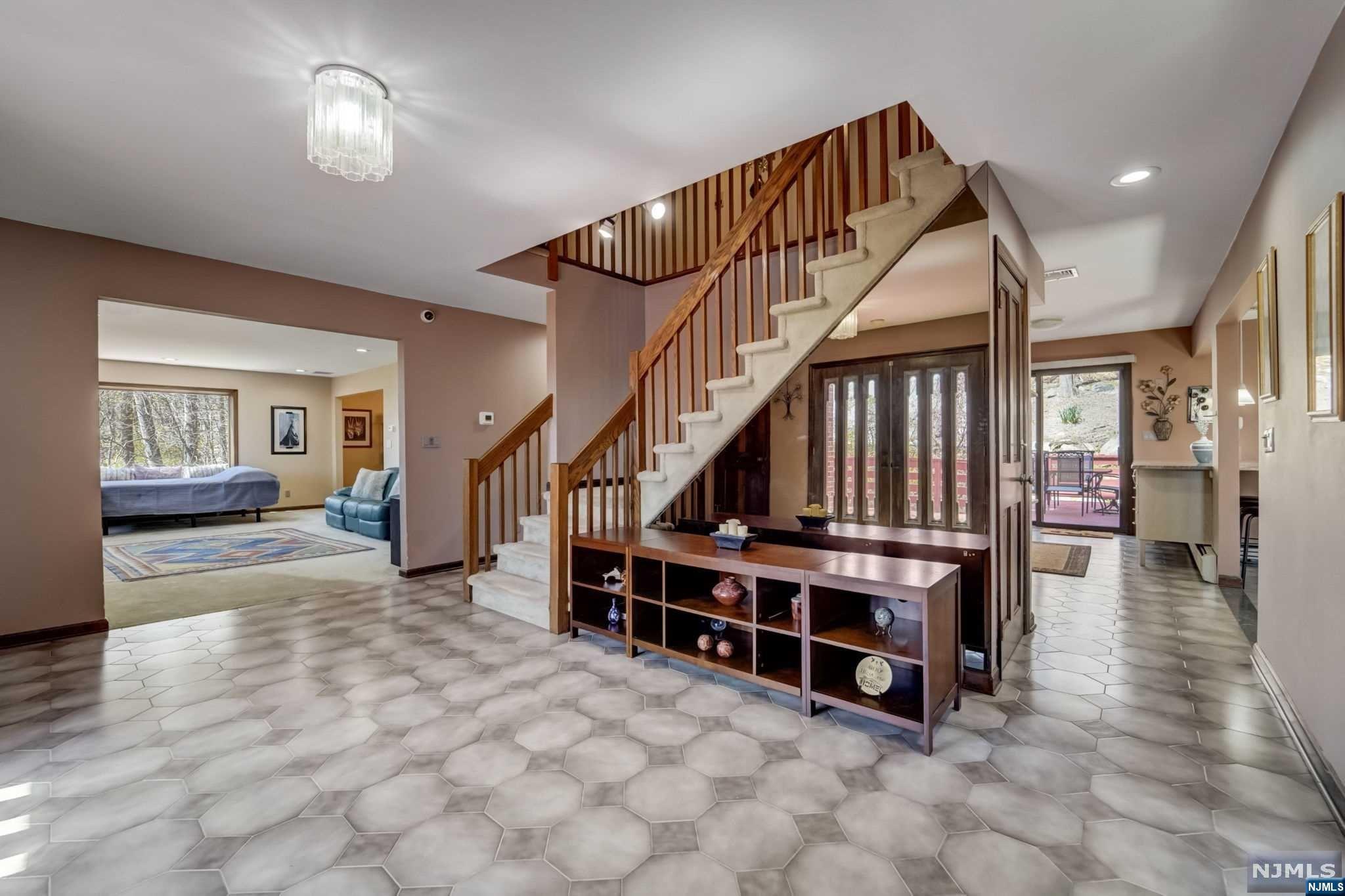 810 Shadow Ridge Road