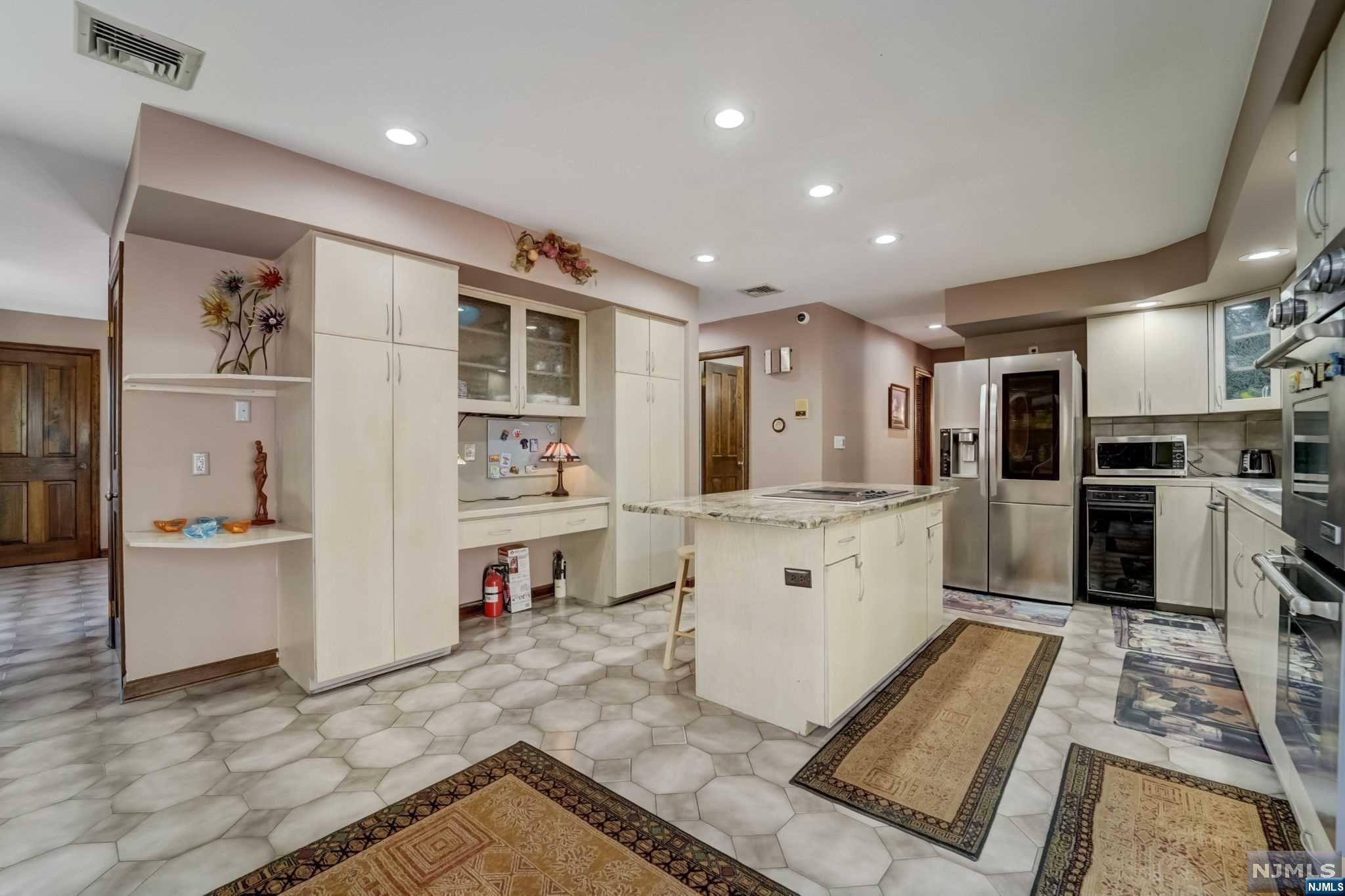 810 Shadow Ridge Road