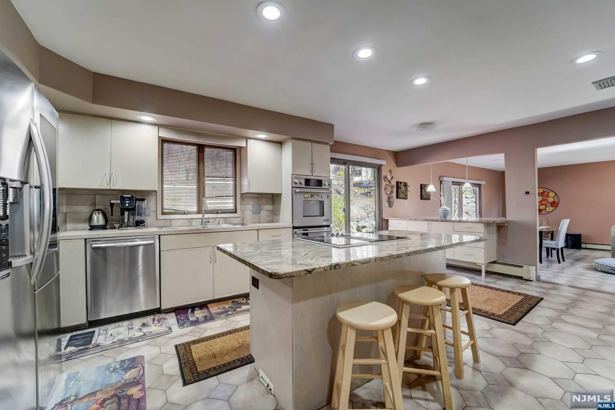 810 Shadow Ridge Road