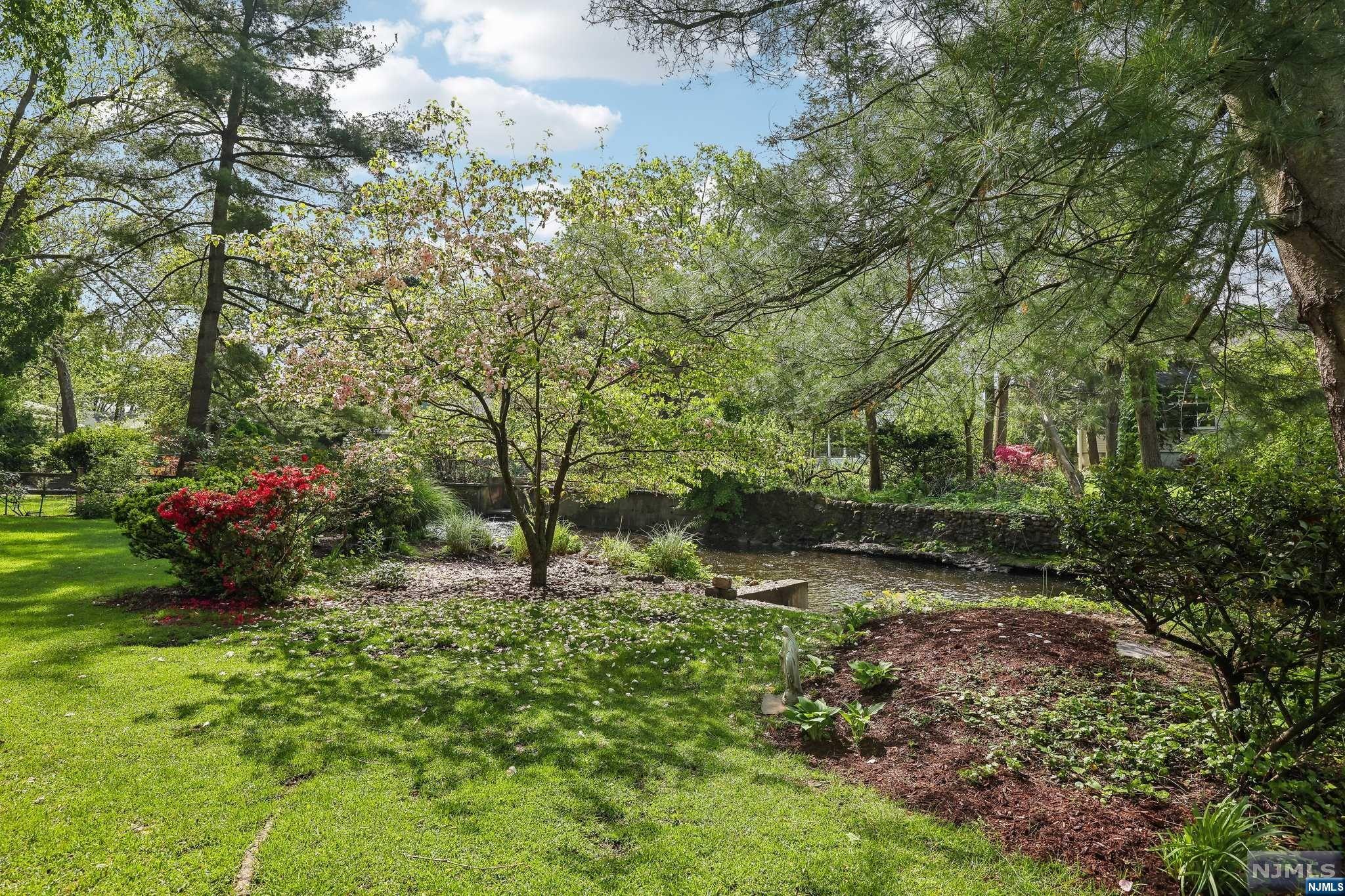 238 Mulberry Place