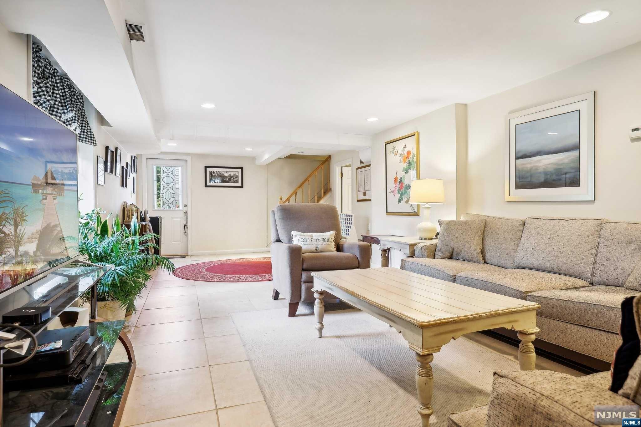 238 Mulberry Place