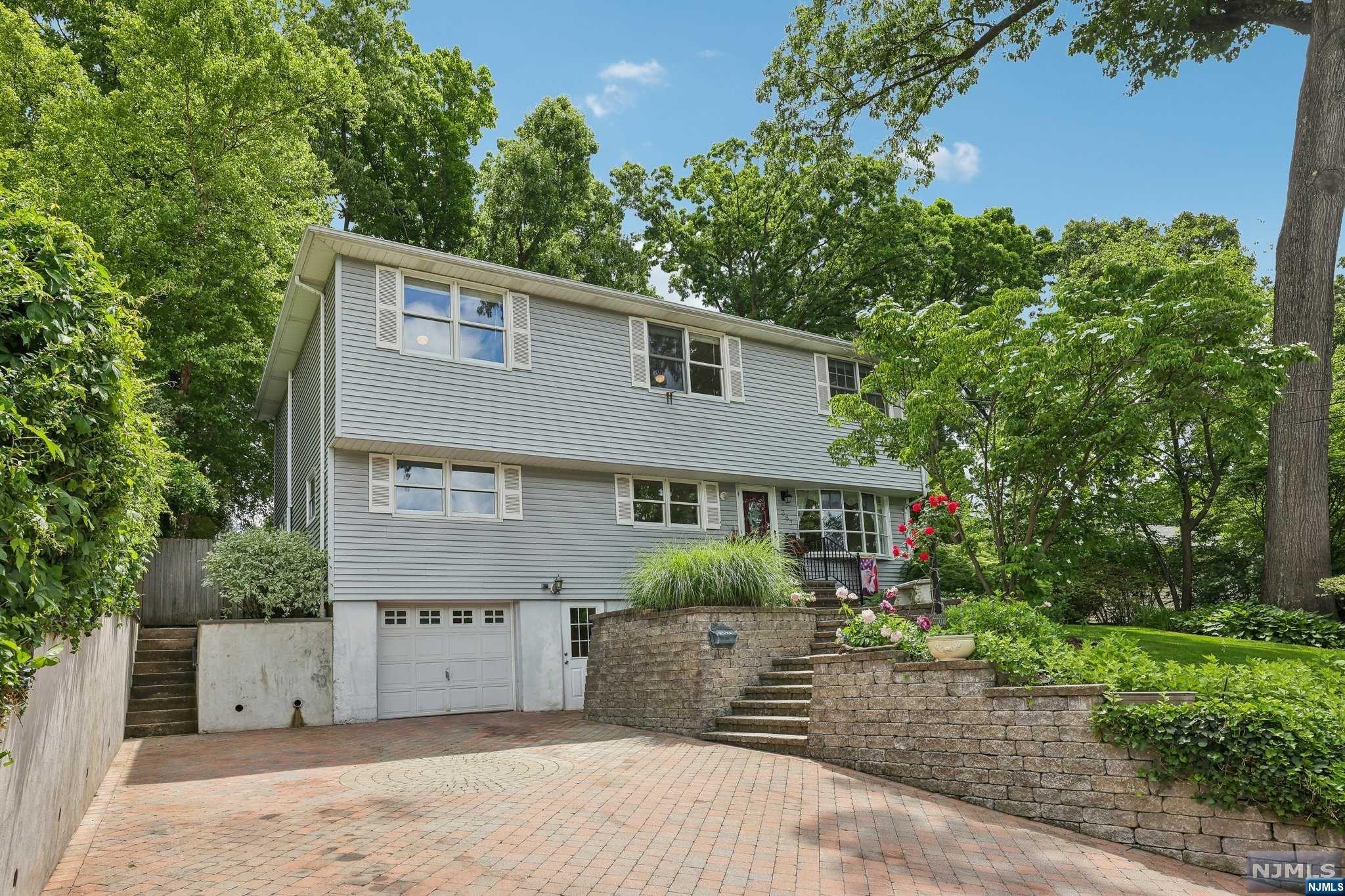 387 Walnut Street
