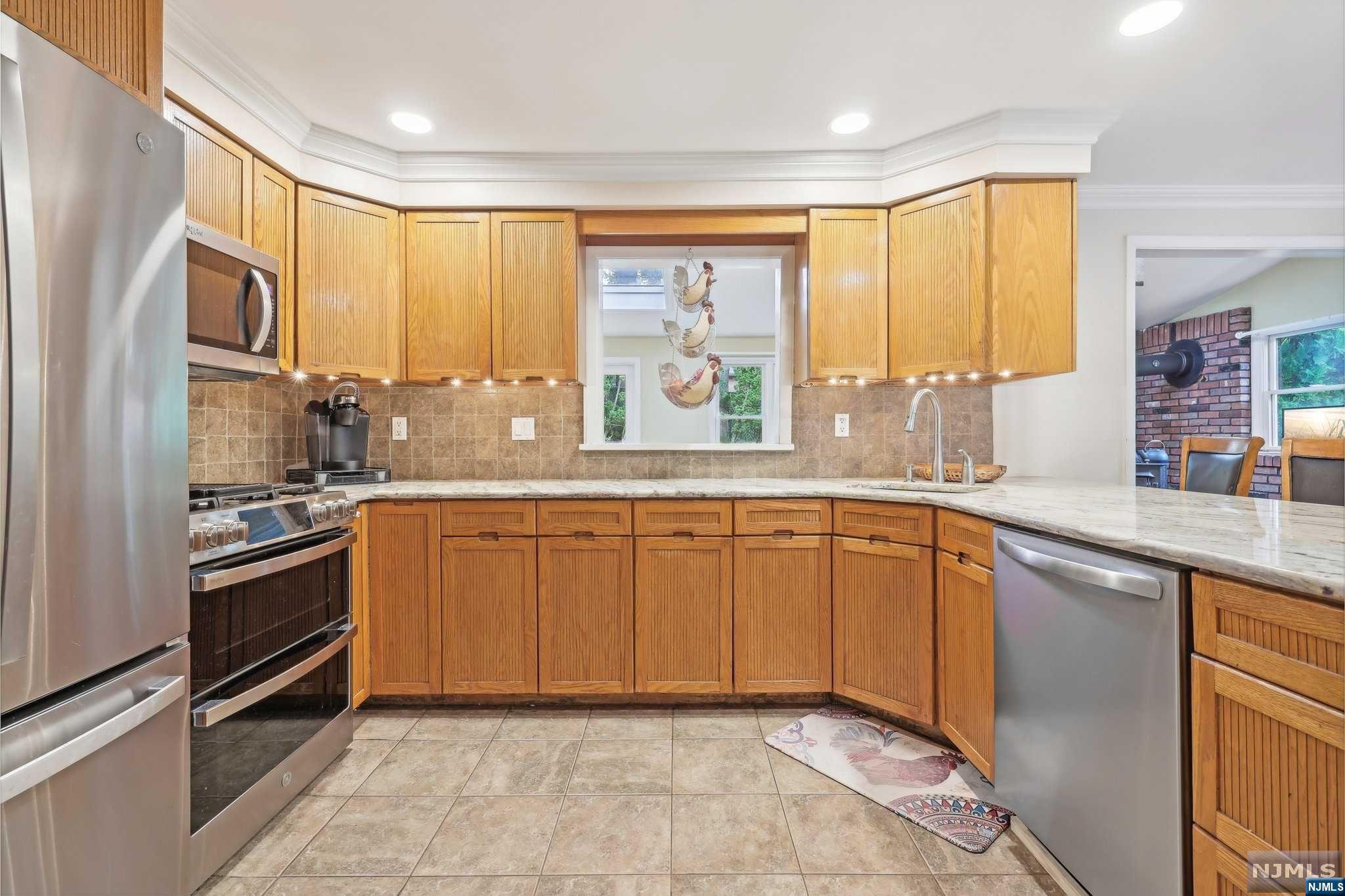 387 Walnut Street